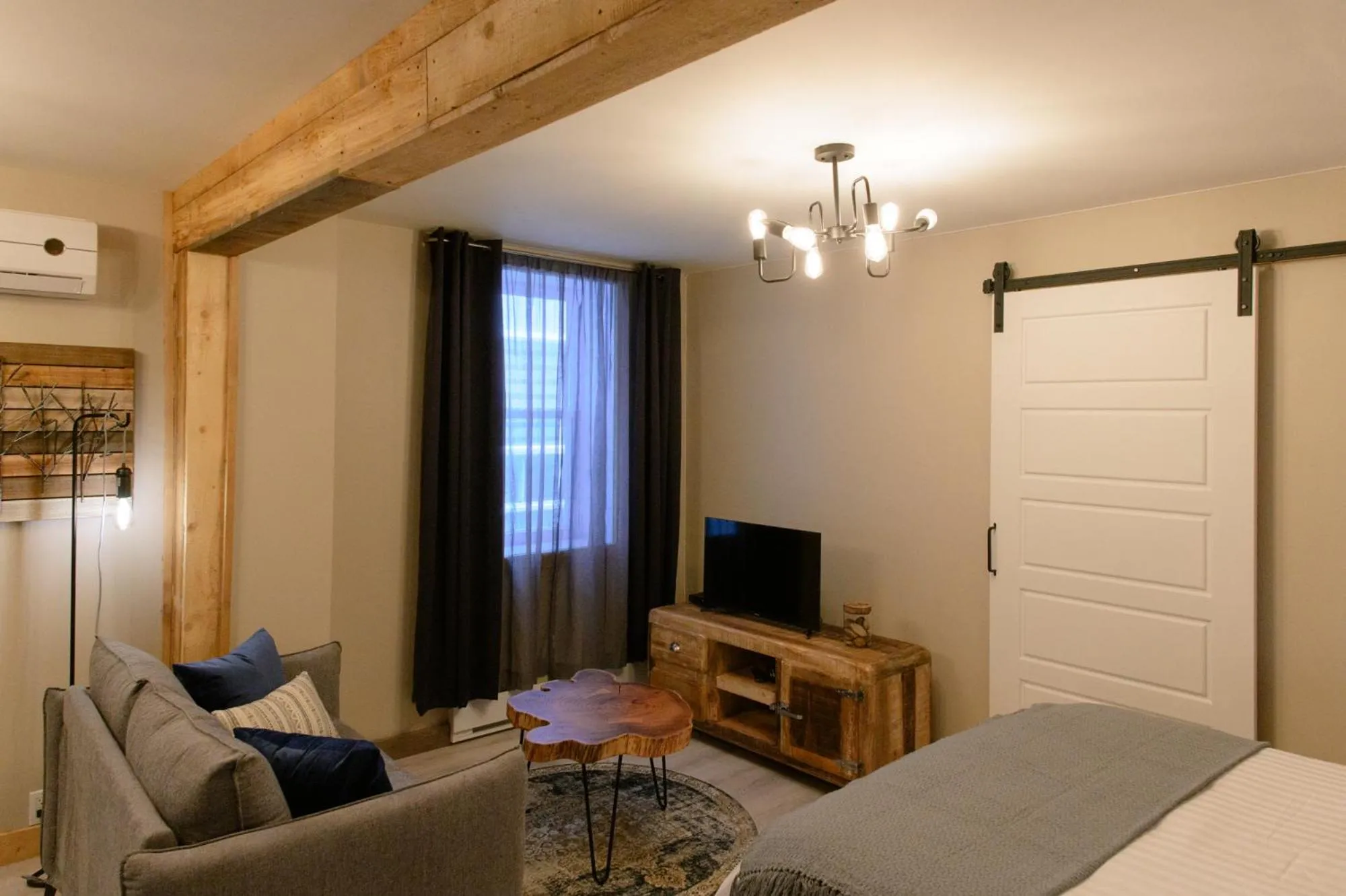 TV and multimedia in Le Court-Toit