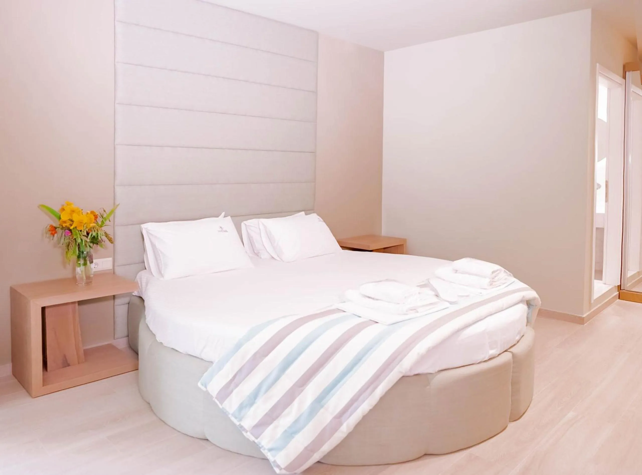 Bed in Tresor Sousouras