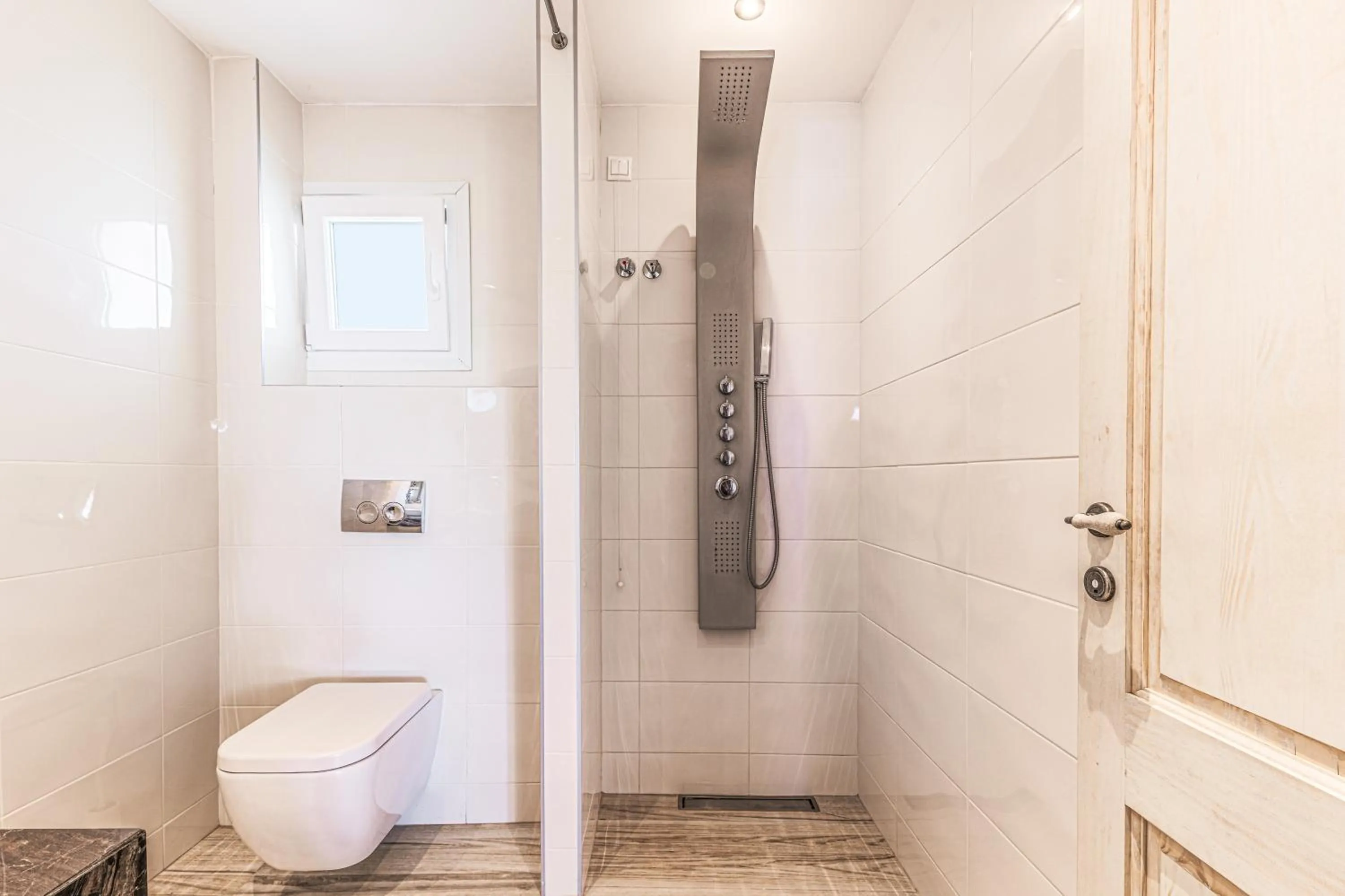 Shower in Tresor Sousouras