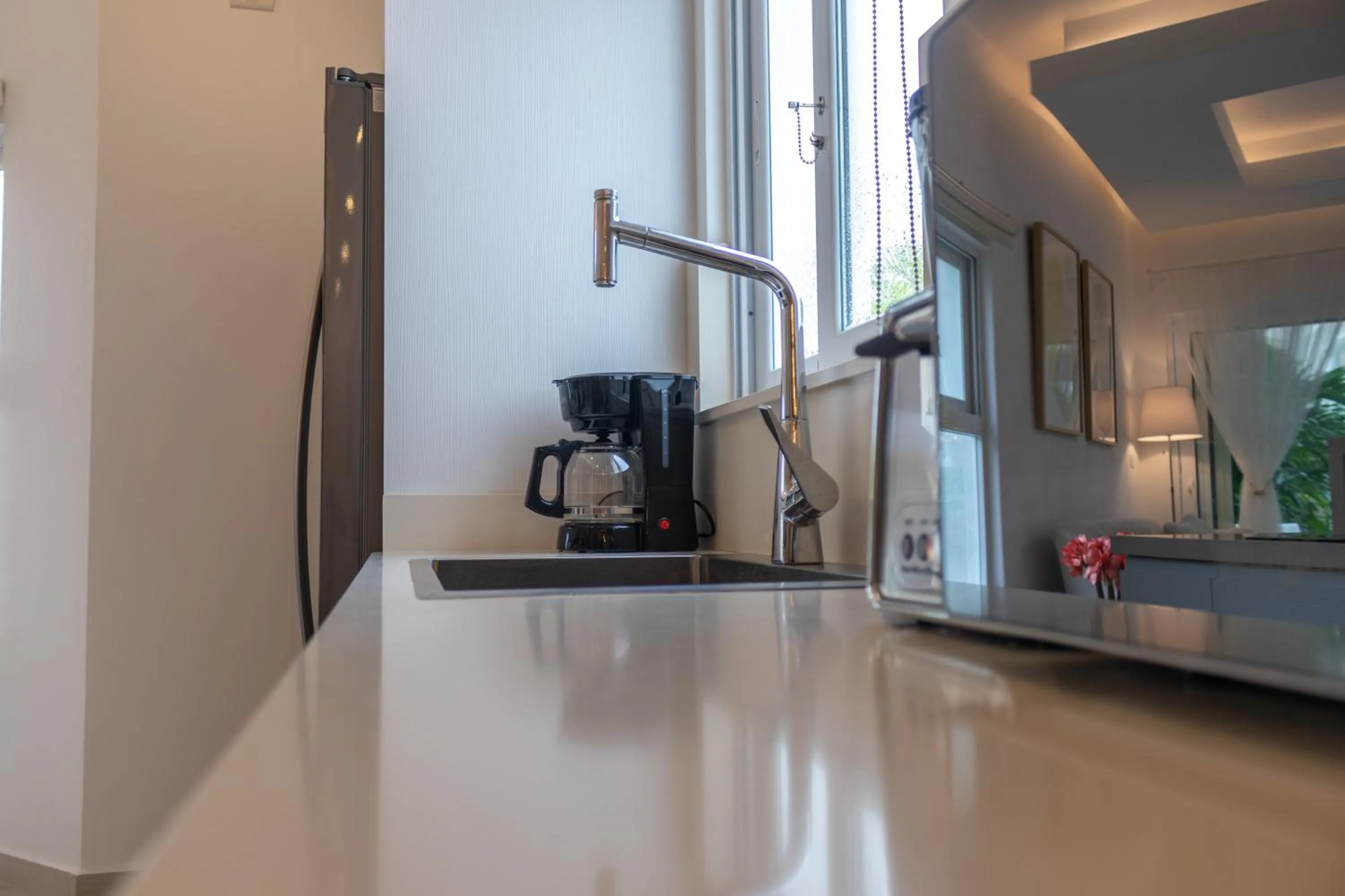 Coffee/tea facilities in Family Getaway Apartment - Right On The Beach