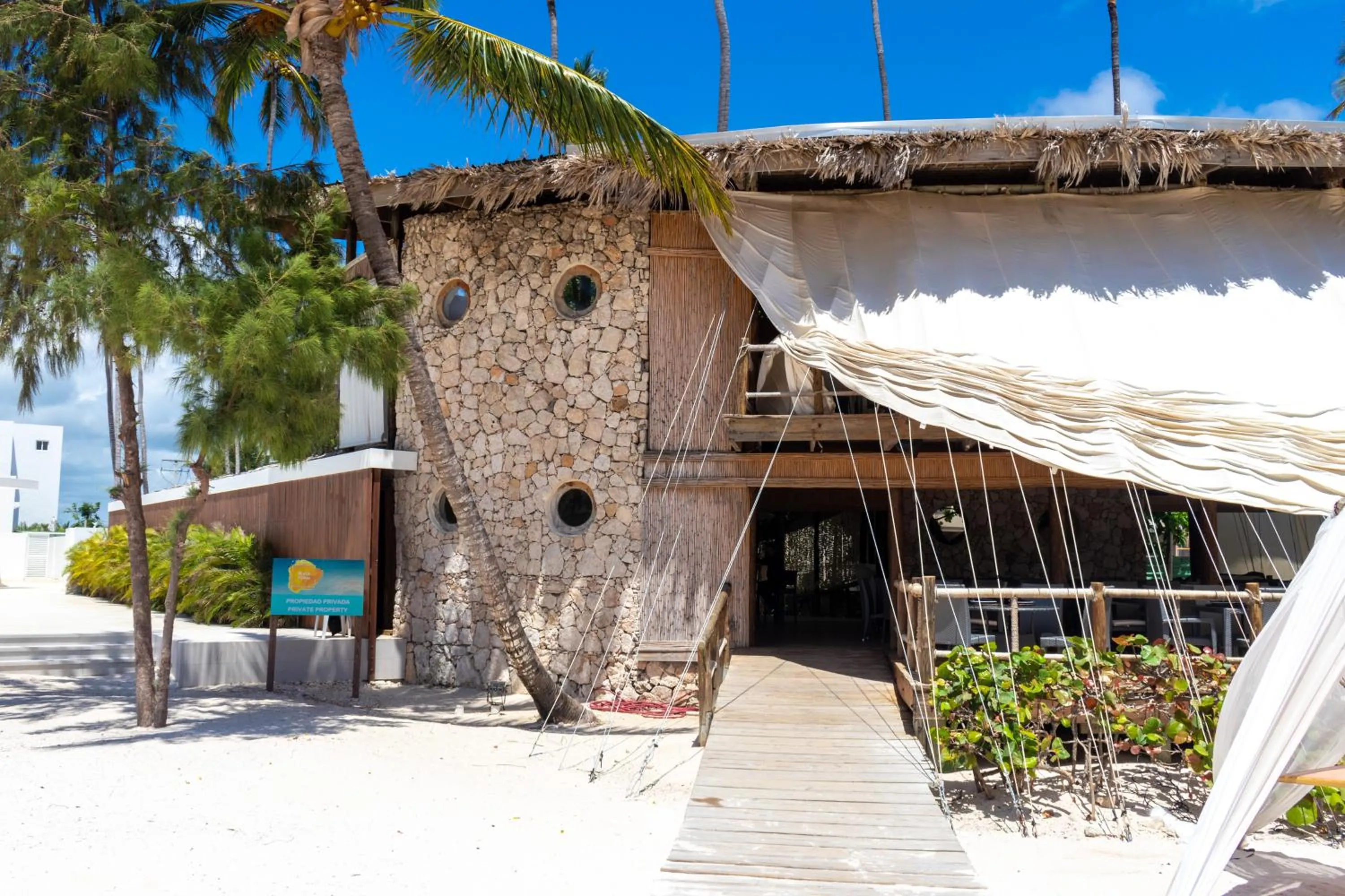 Garden in Family Getaway Apartment - Right On The Beach