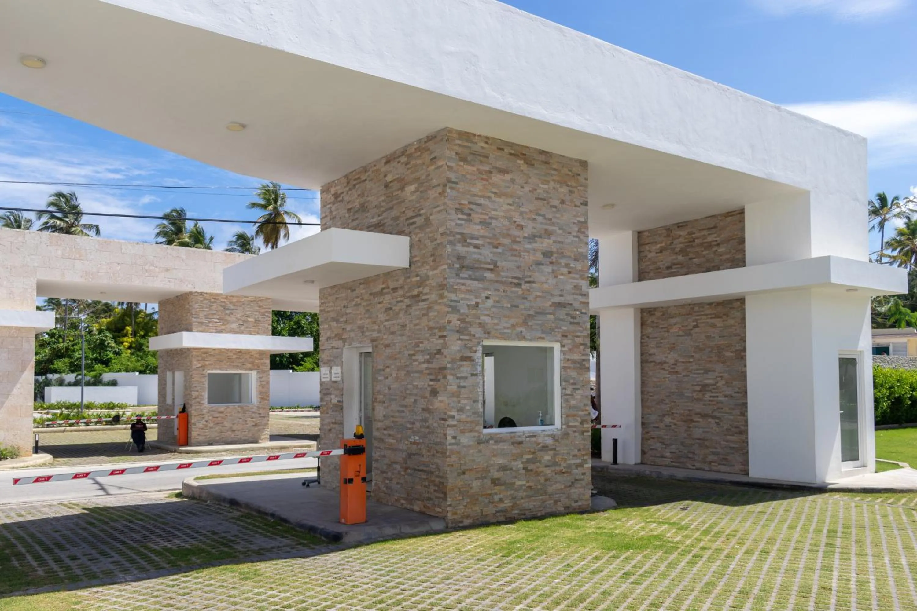 Property building in Family Getaway Apartment - Right On The Beach