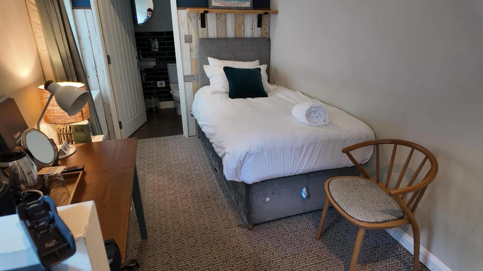 Bedroom, Bed in Downs Hotel