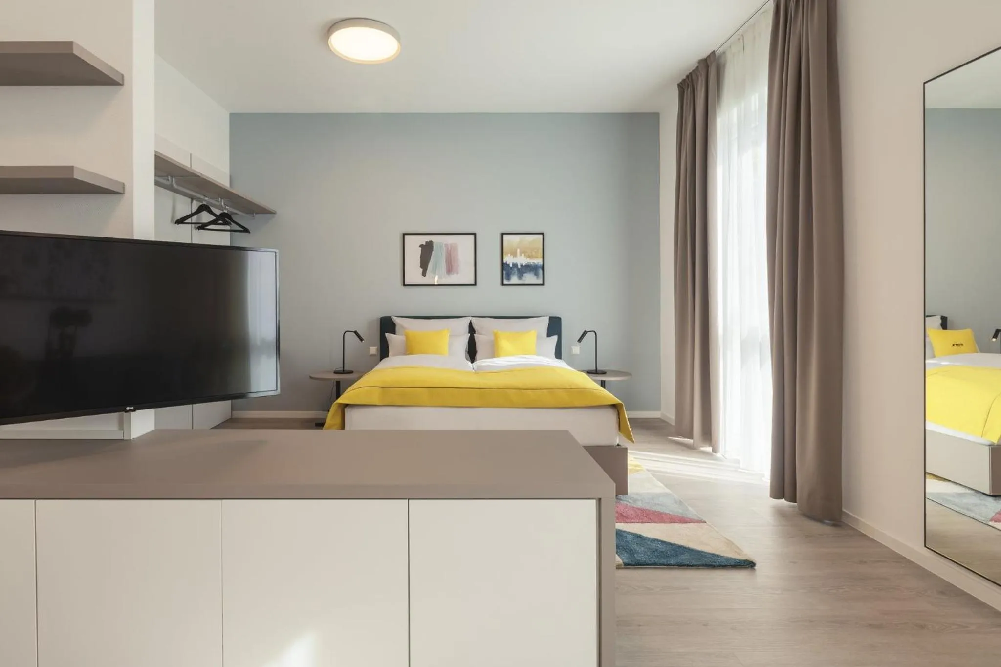 Photo of the whole room, Bed in acora Heidelberg