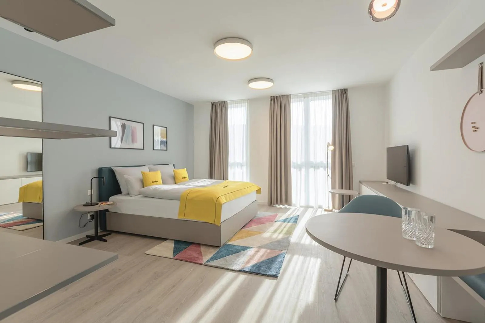 Photo of the whole room, Bed in acora Heidelberg