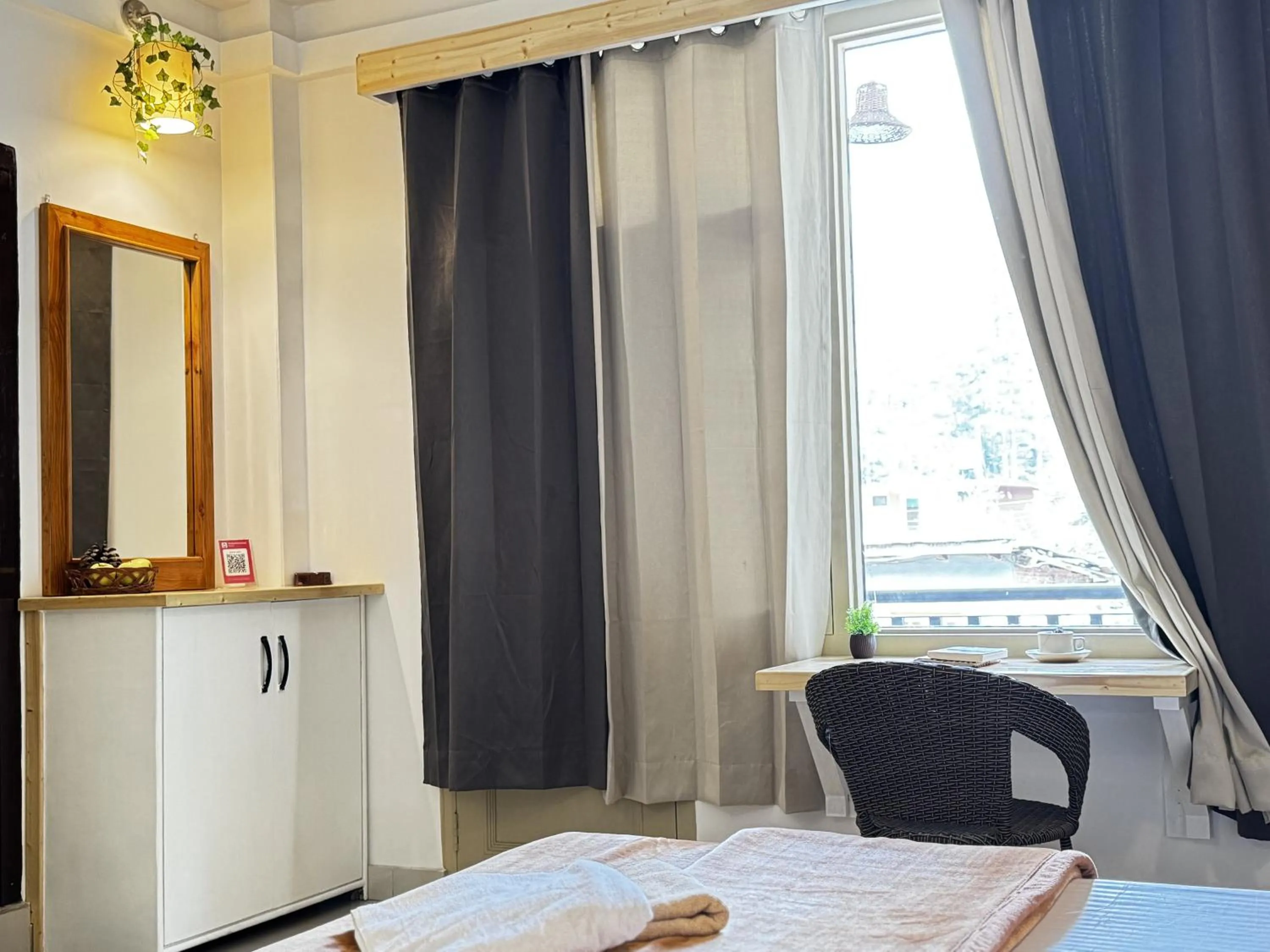 Decorative detail, Bed in The Royal Orchard Kasol