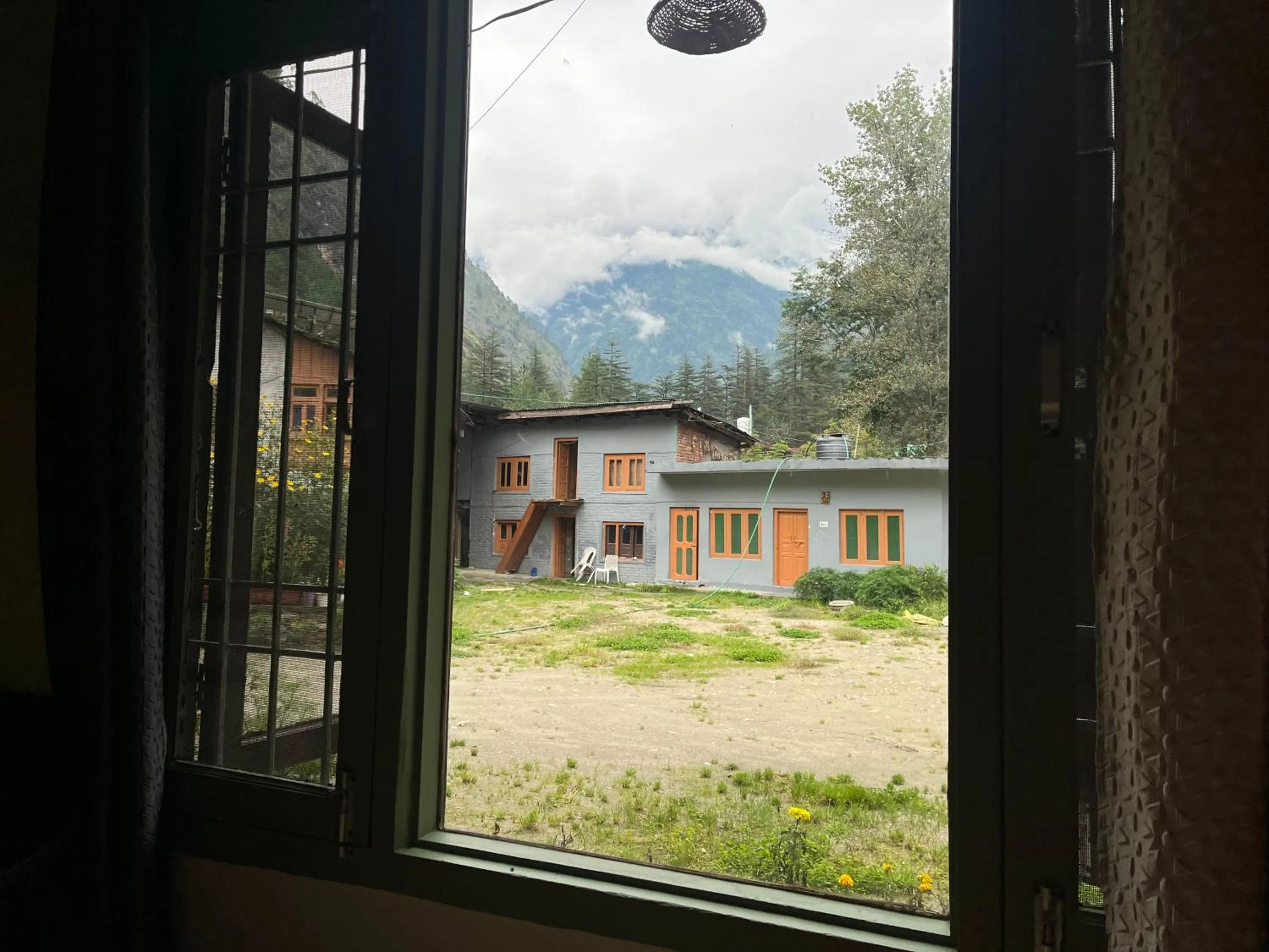 Garden view in The Royal Orchard Kasol