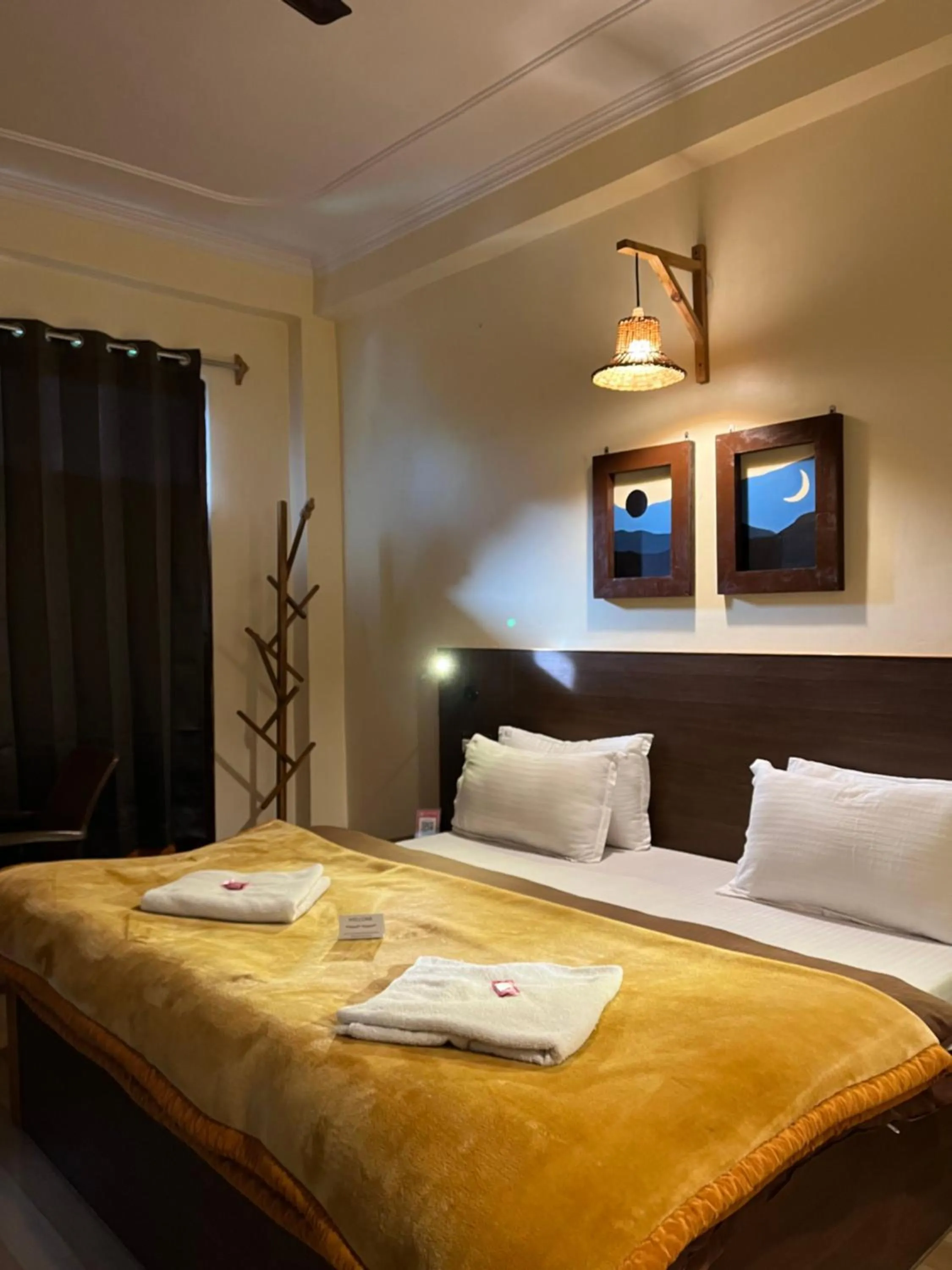 Bedroom, Bed in The Royal Orchard Kasol