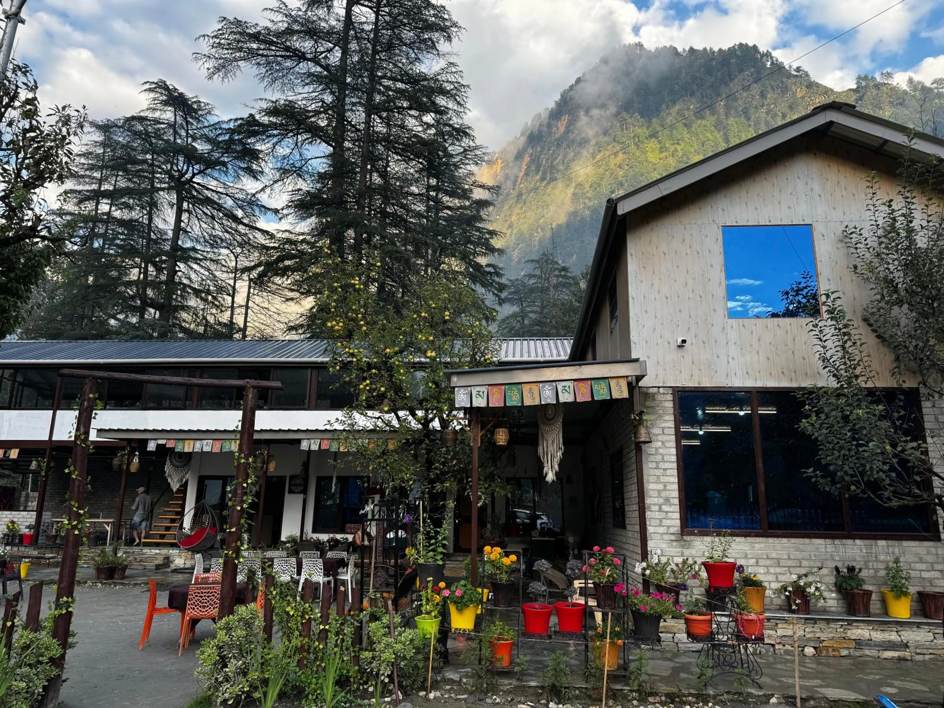 Facade/entrance in The Royal Orchard Kasol