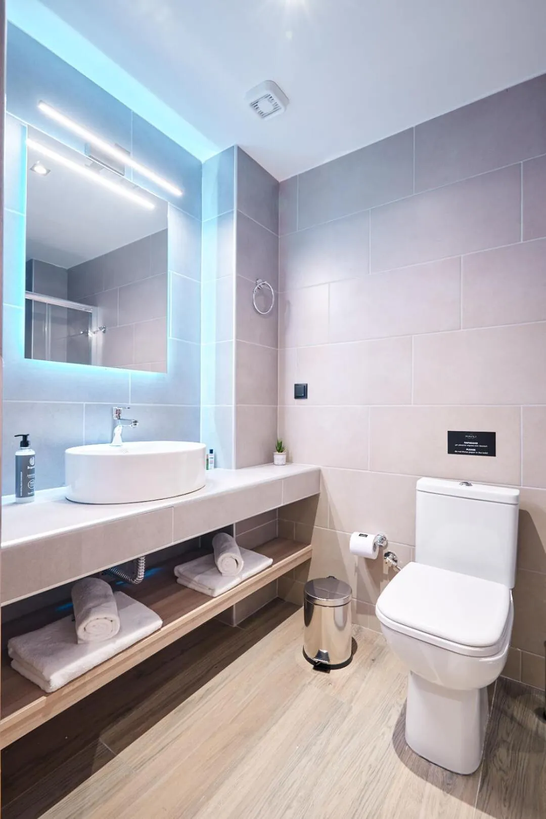 Toilet in The Mavili urban stay