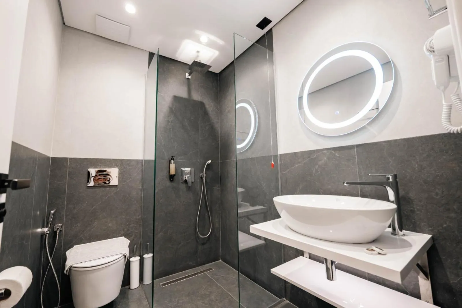 Bathroom in Hotel Portanova