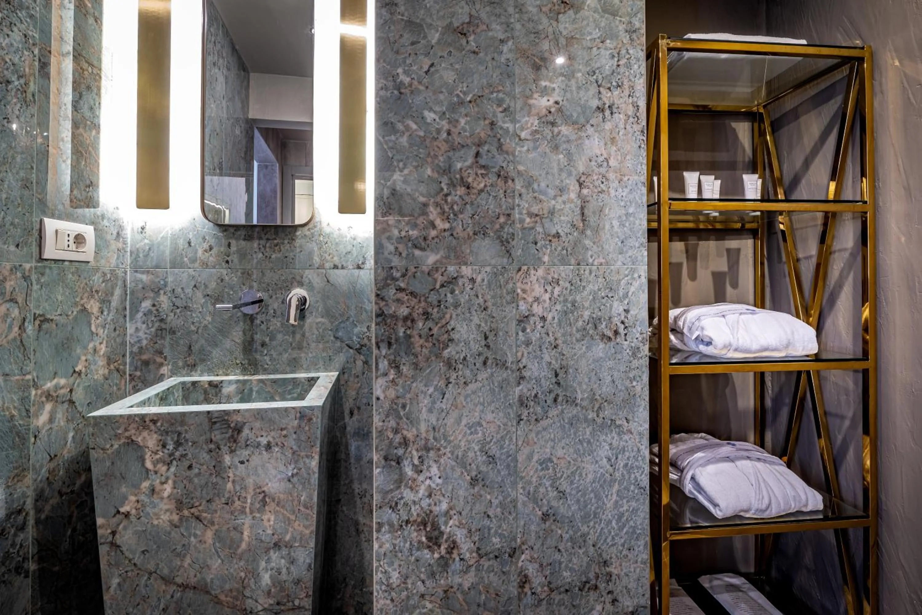 Bathroom in Hotel La Scaletta al Ponte Vecchio