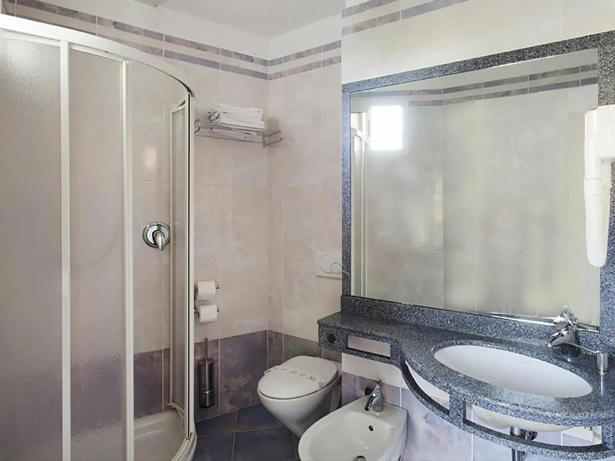 Bathroom in Hotel Wivien