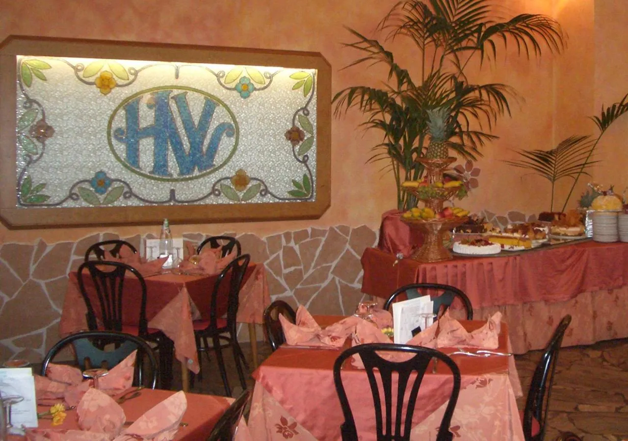 Restaurant/places to eat in Hotel Wivien