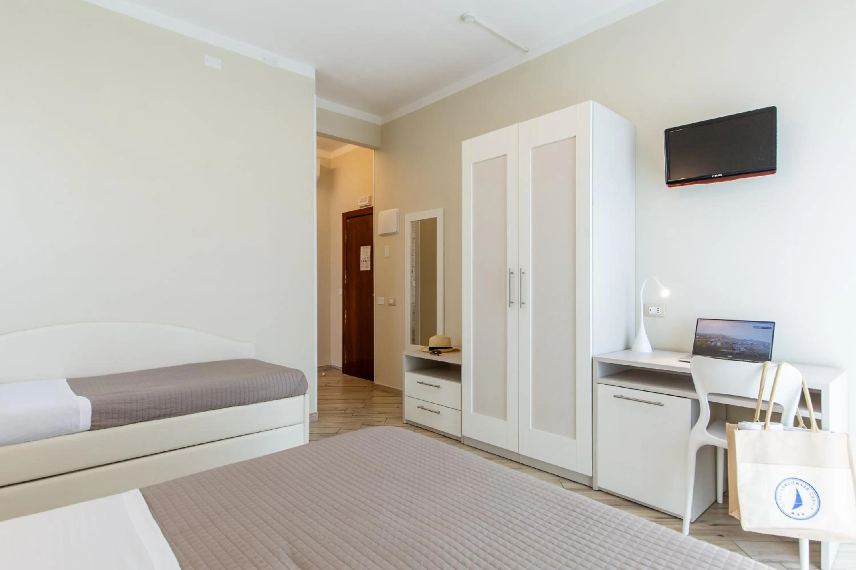 Bedroom, Bed in Hotel Lungomare