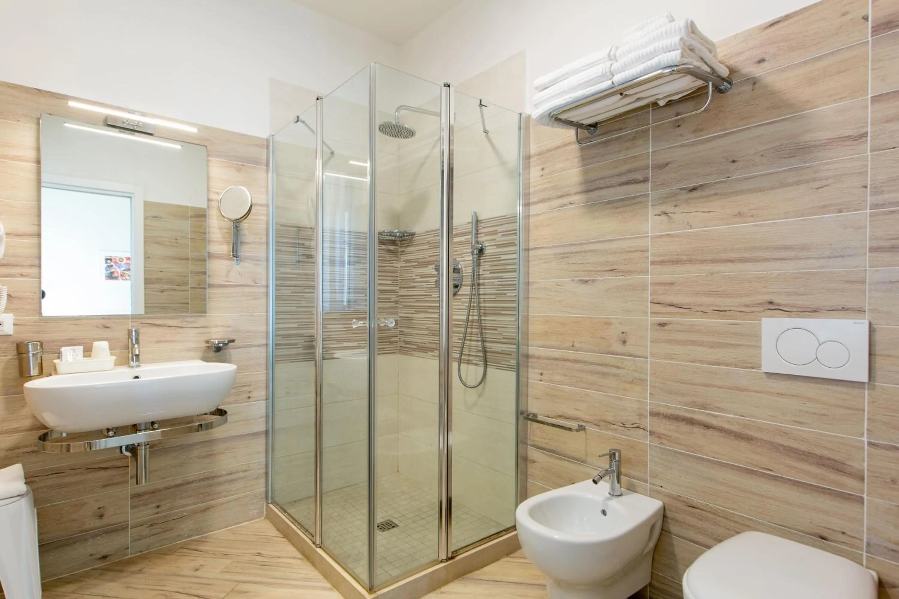 Shower in Hotel Lungomare