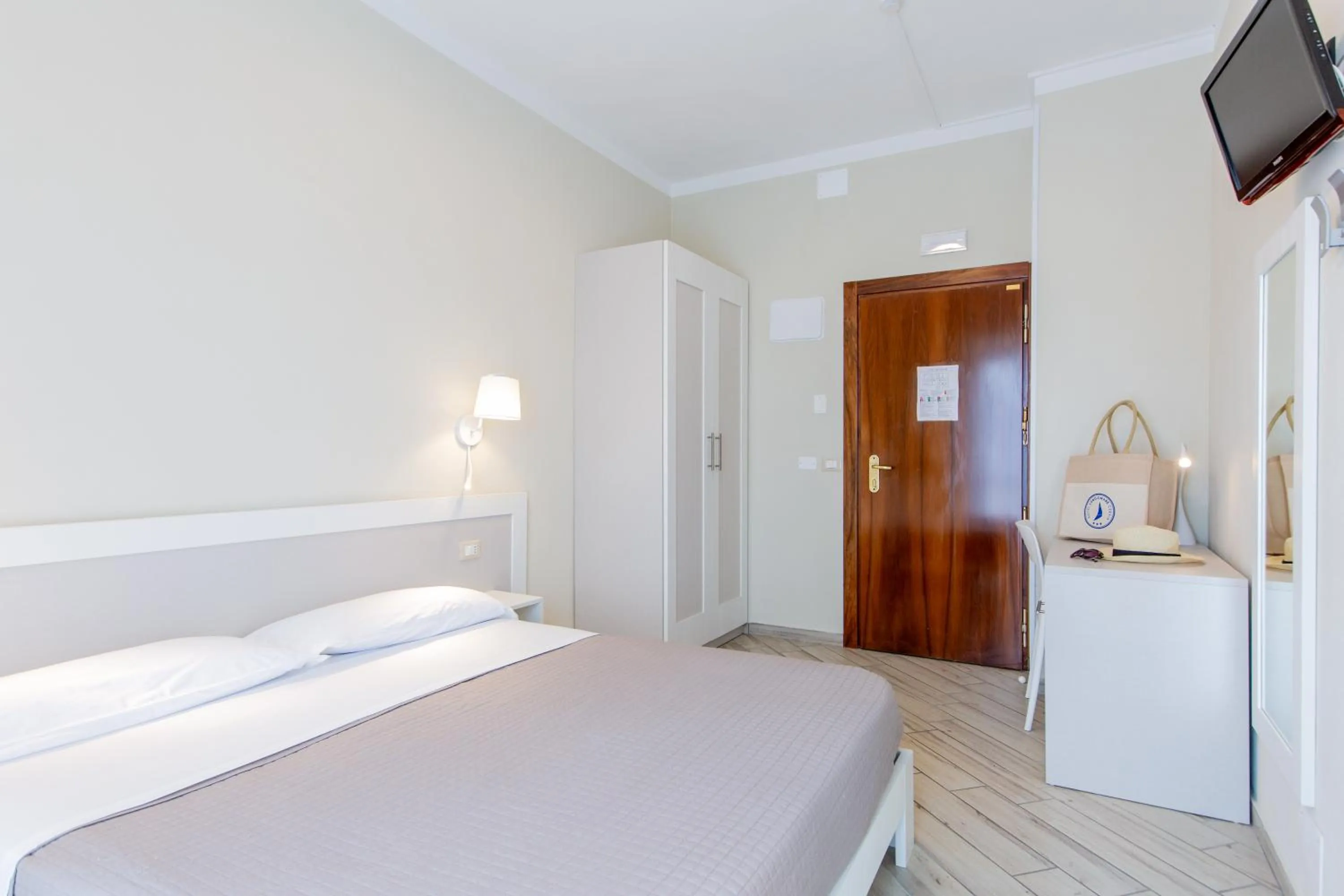 Bedroom, Bed in Hotel Lungomare