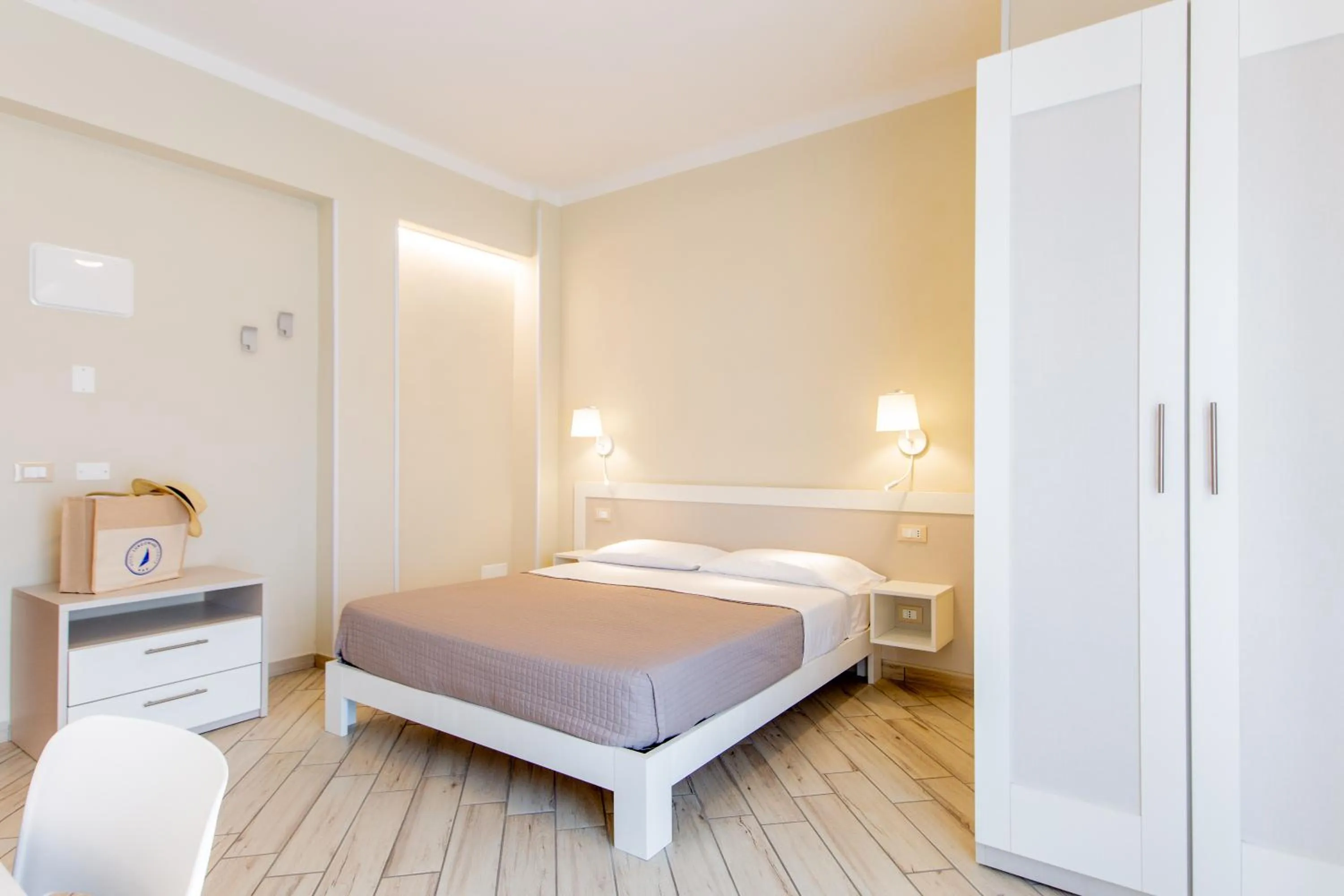 Bedroom, Bed in Hotel Lungomare