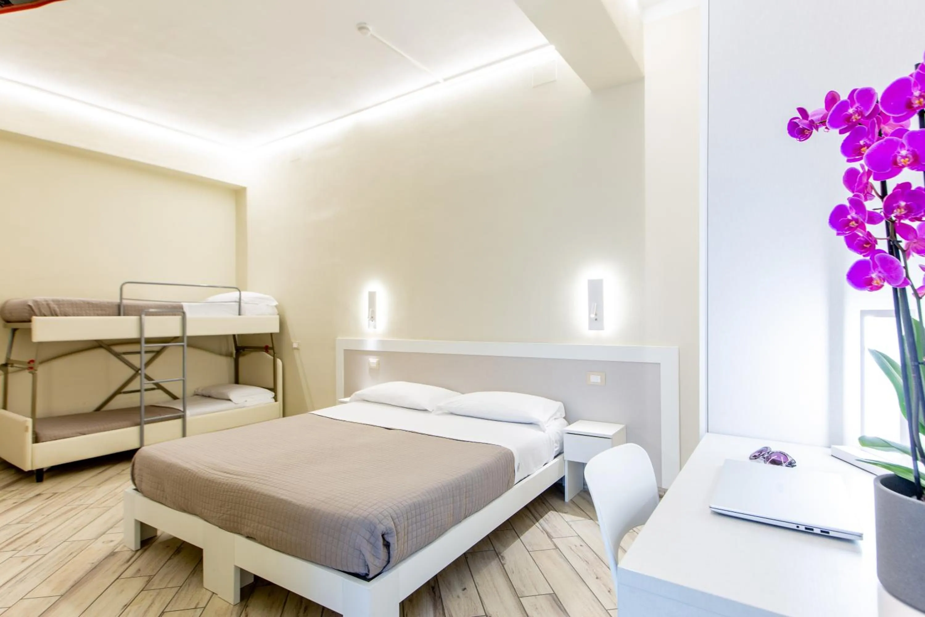 Bedroom, Bed in Hotel Lungomare