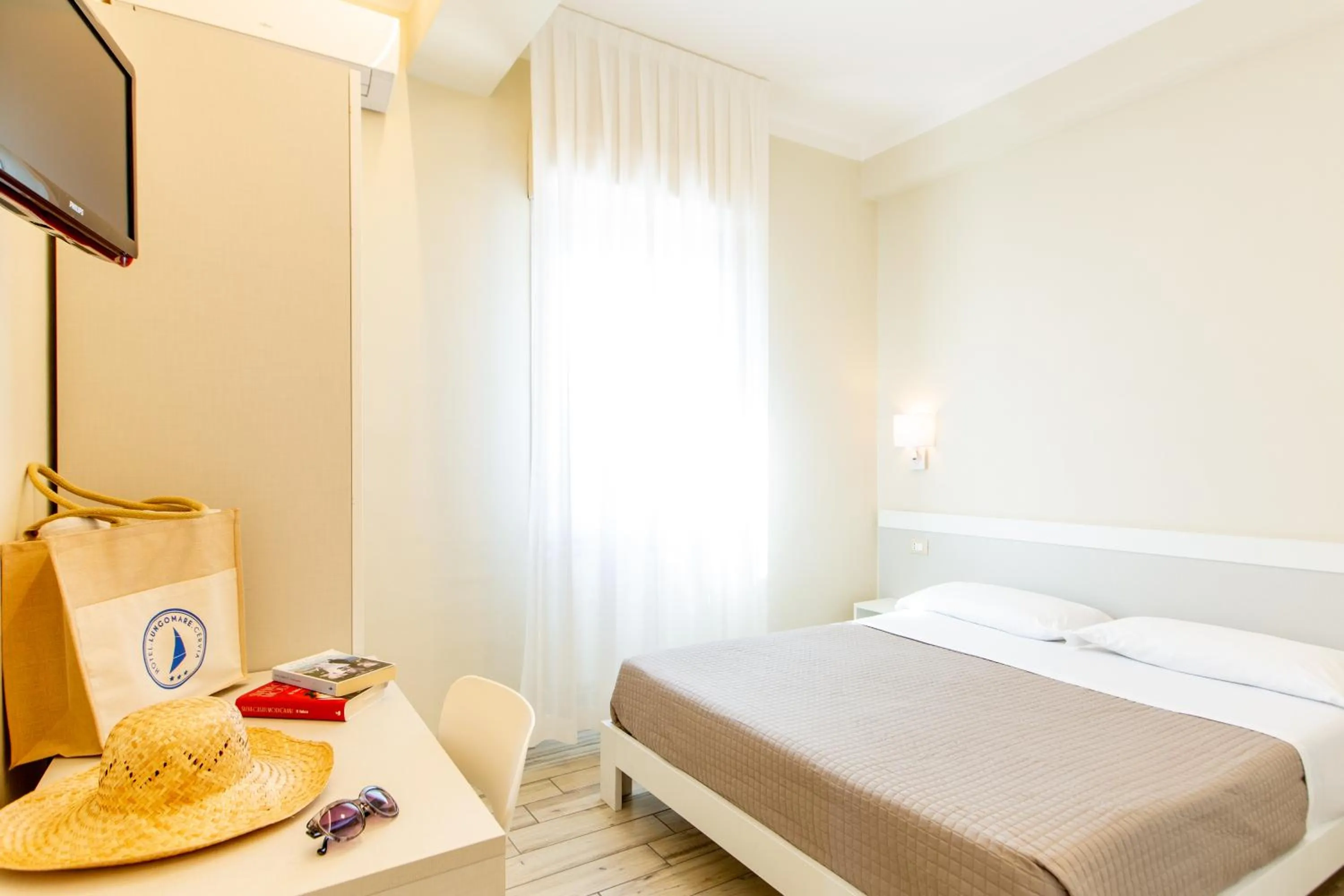 Bedroom, Bed in Hotel Lungomare