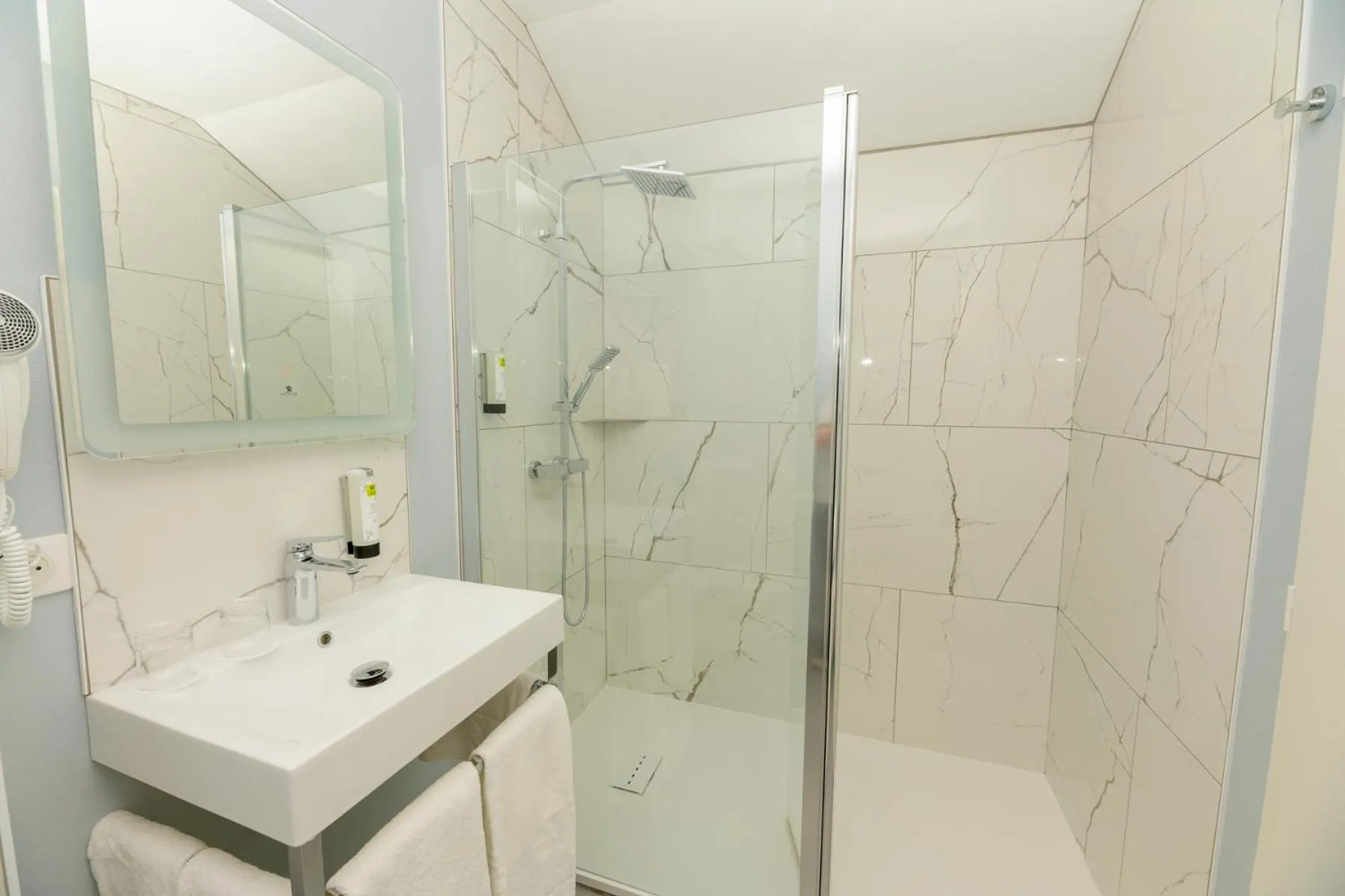 Bathroom in Logis HOTEL DU PARC