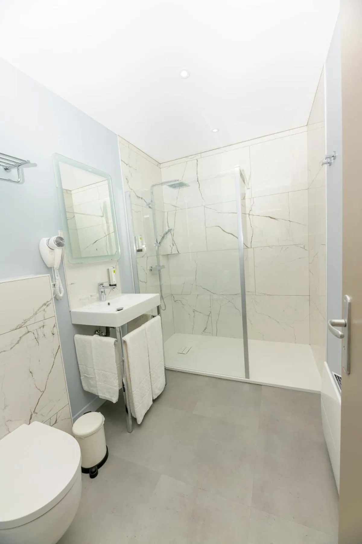 Bathroom in Logis HOTEL DU PARC