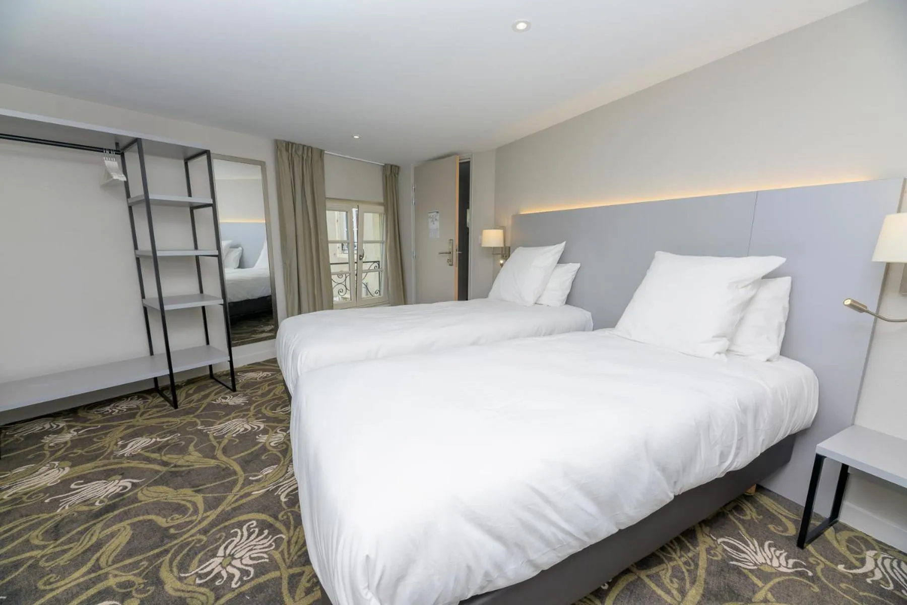 Photo of the whole room, Bed in Logis HOTEL DU PARC