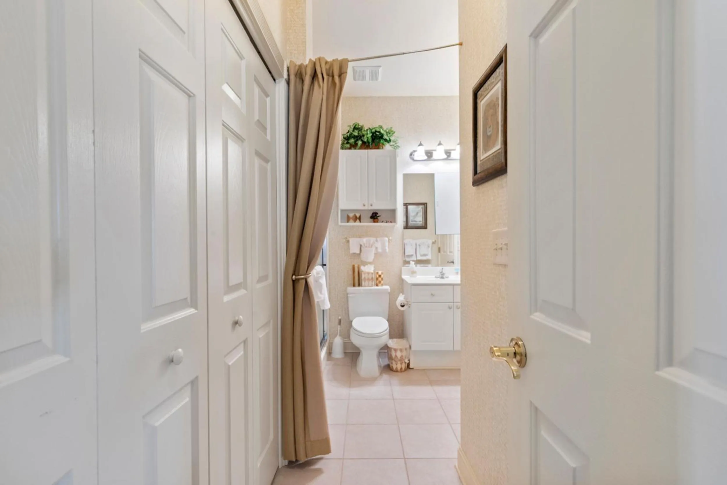 Bathroom in Stunning 3BR Condo near Myrtlewood Golf Resort and Beach