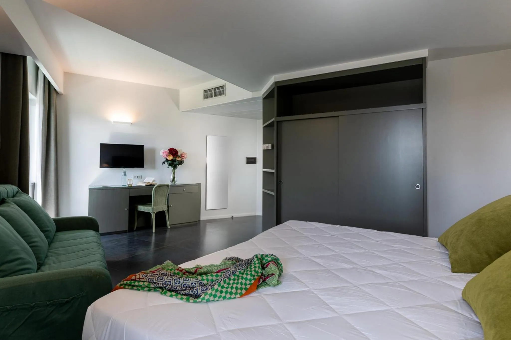 Bedroom, Bed in Rada Siri