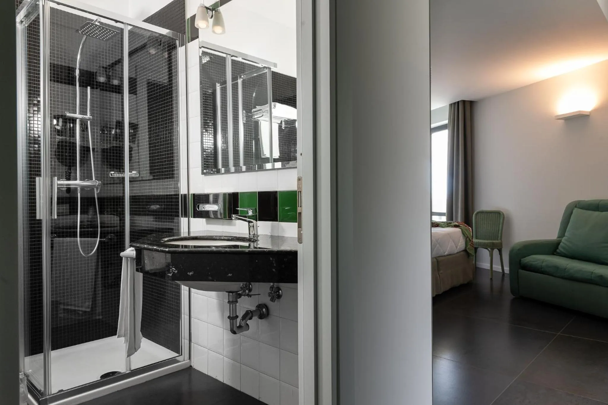 Restaurant/places to eat in Rada Siri