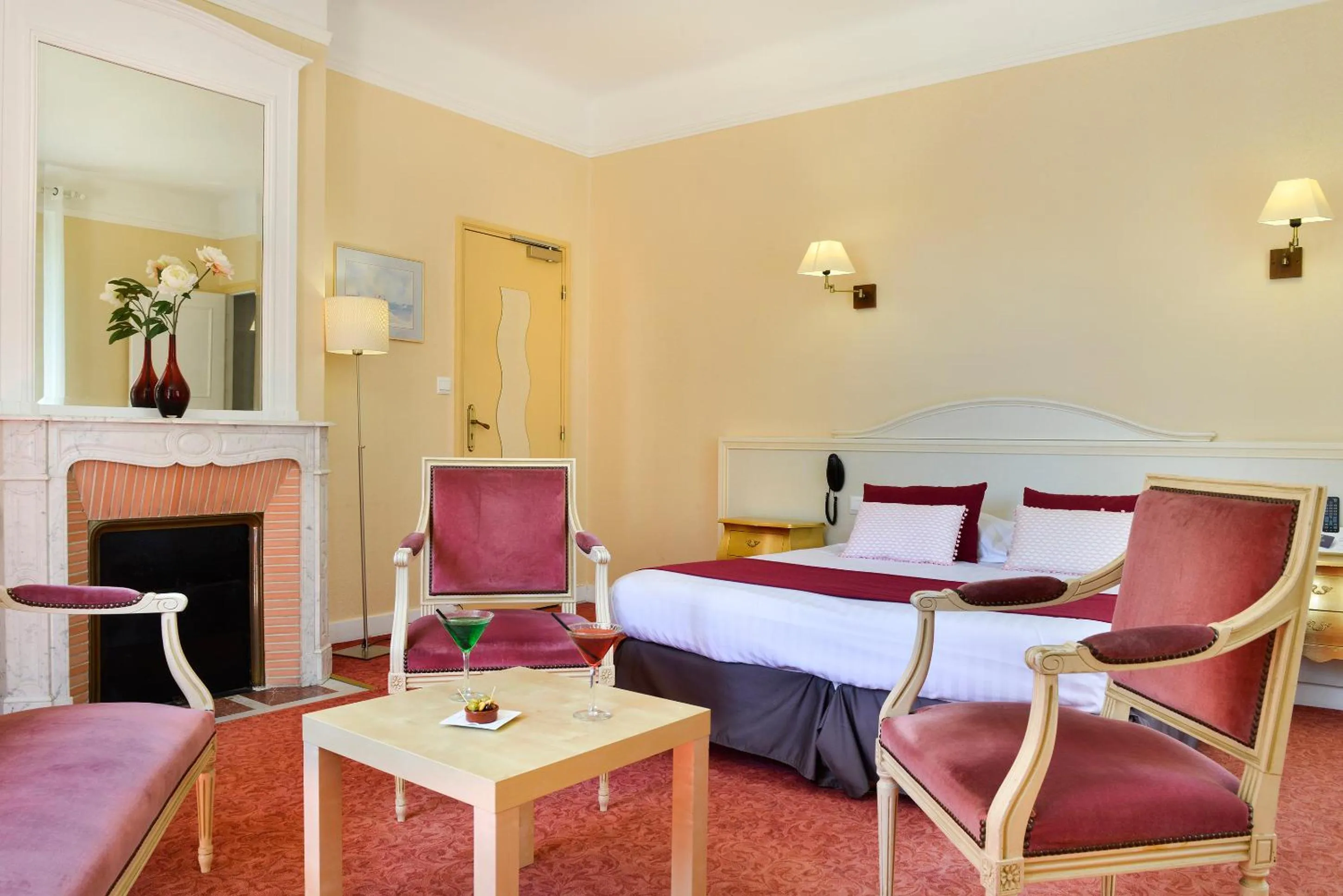 Photo of the whole room, Bed in Logis Hôtel Restaurant Le Parc