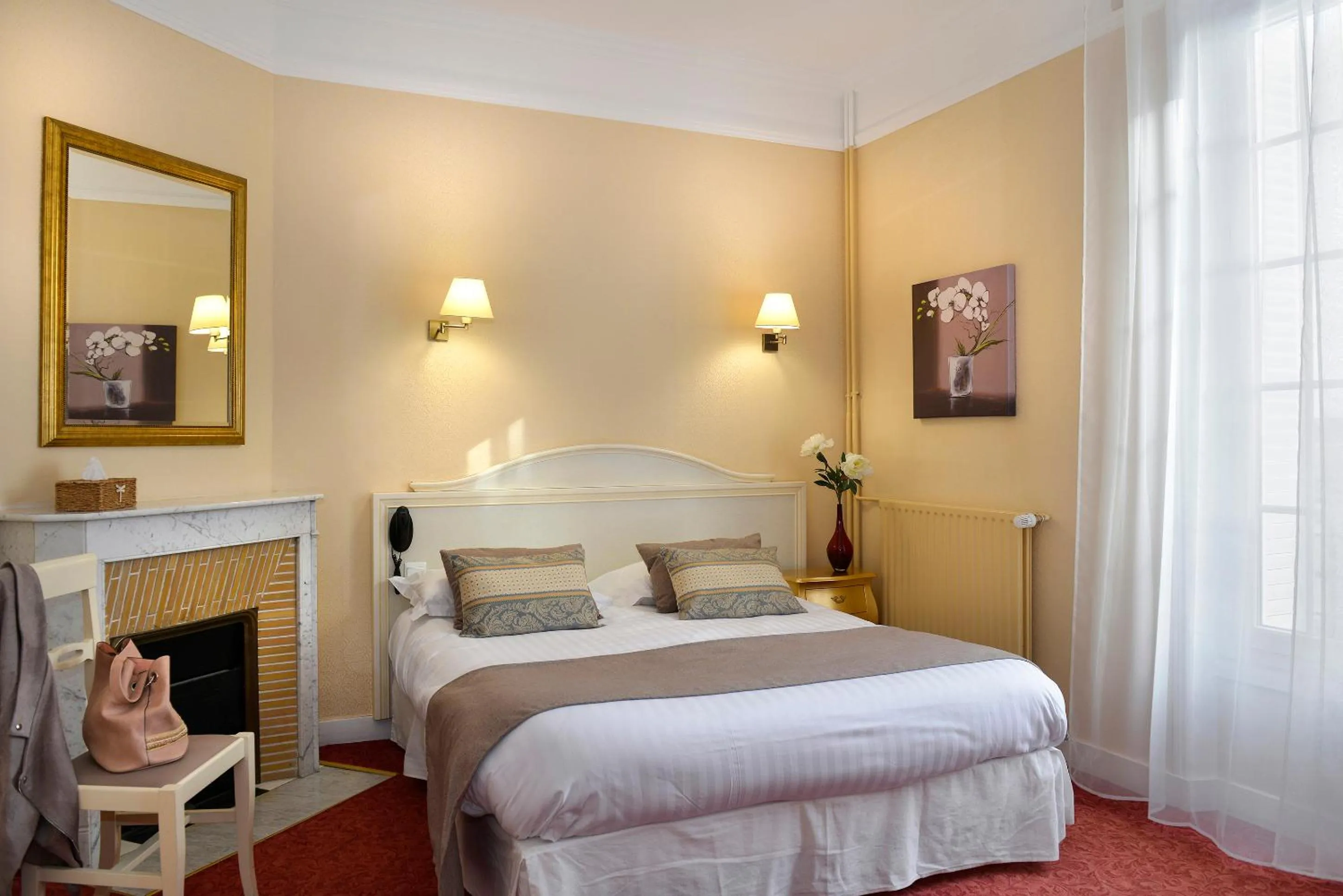 Photo of the whole room, Bed in Logis Hôtel Restaurant Le Parc