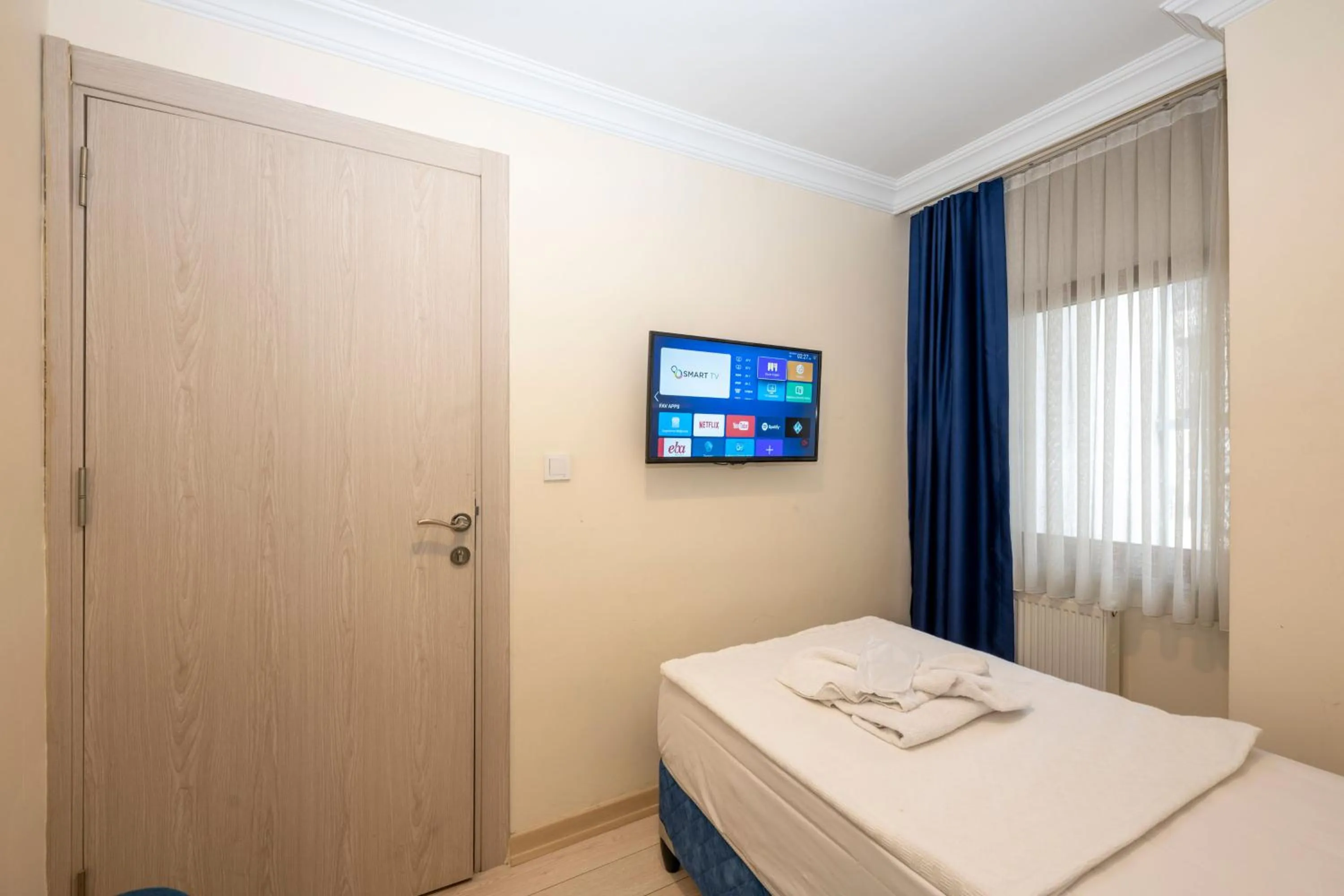 Photo of the whole room, Bed in Hotel Grand İstanbul