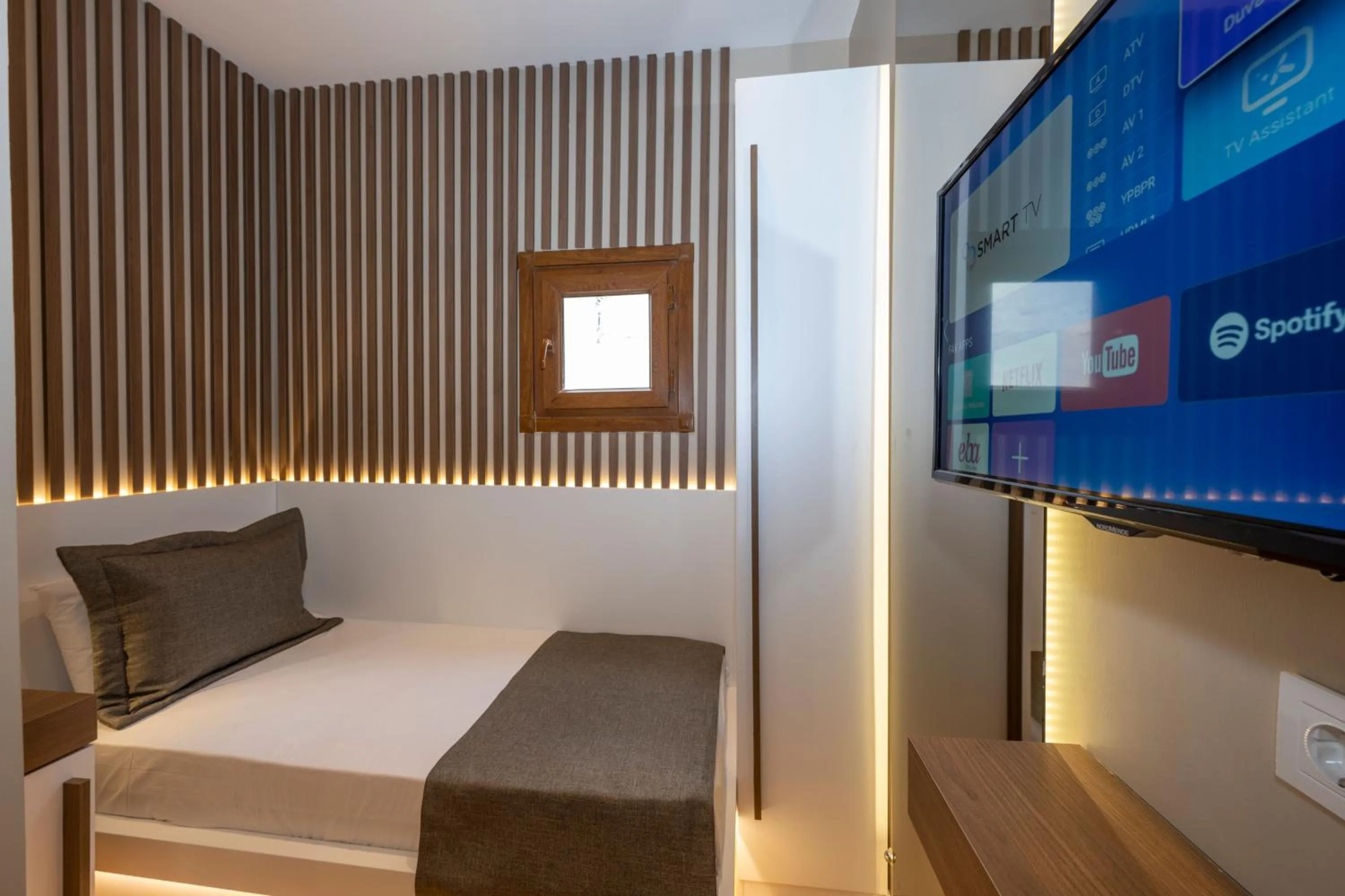 TV and multimedia, Bed in Hotel Grand İstanbul