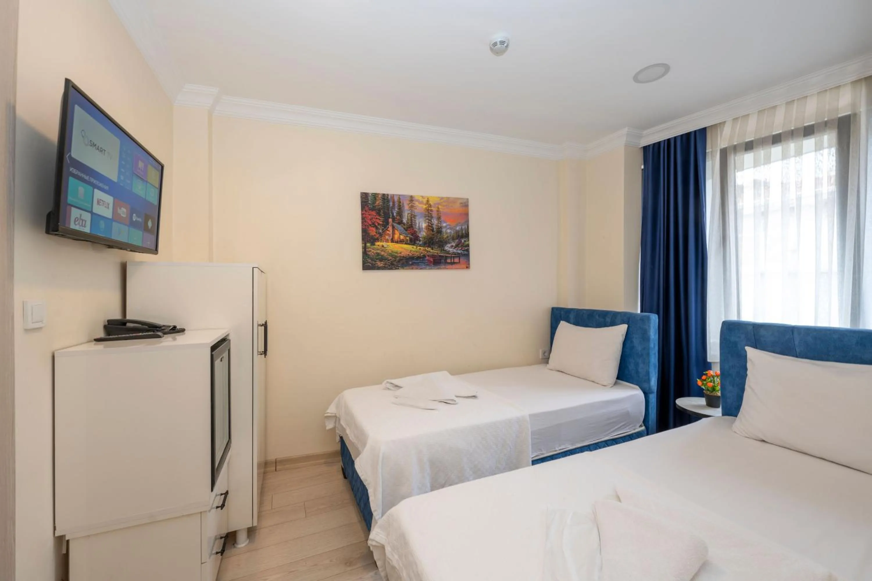 TV and multimedia, Bed in Hotel Grand İstanbul