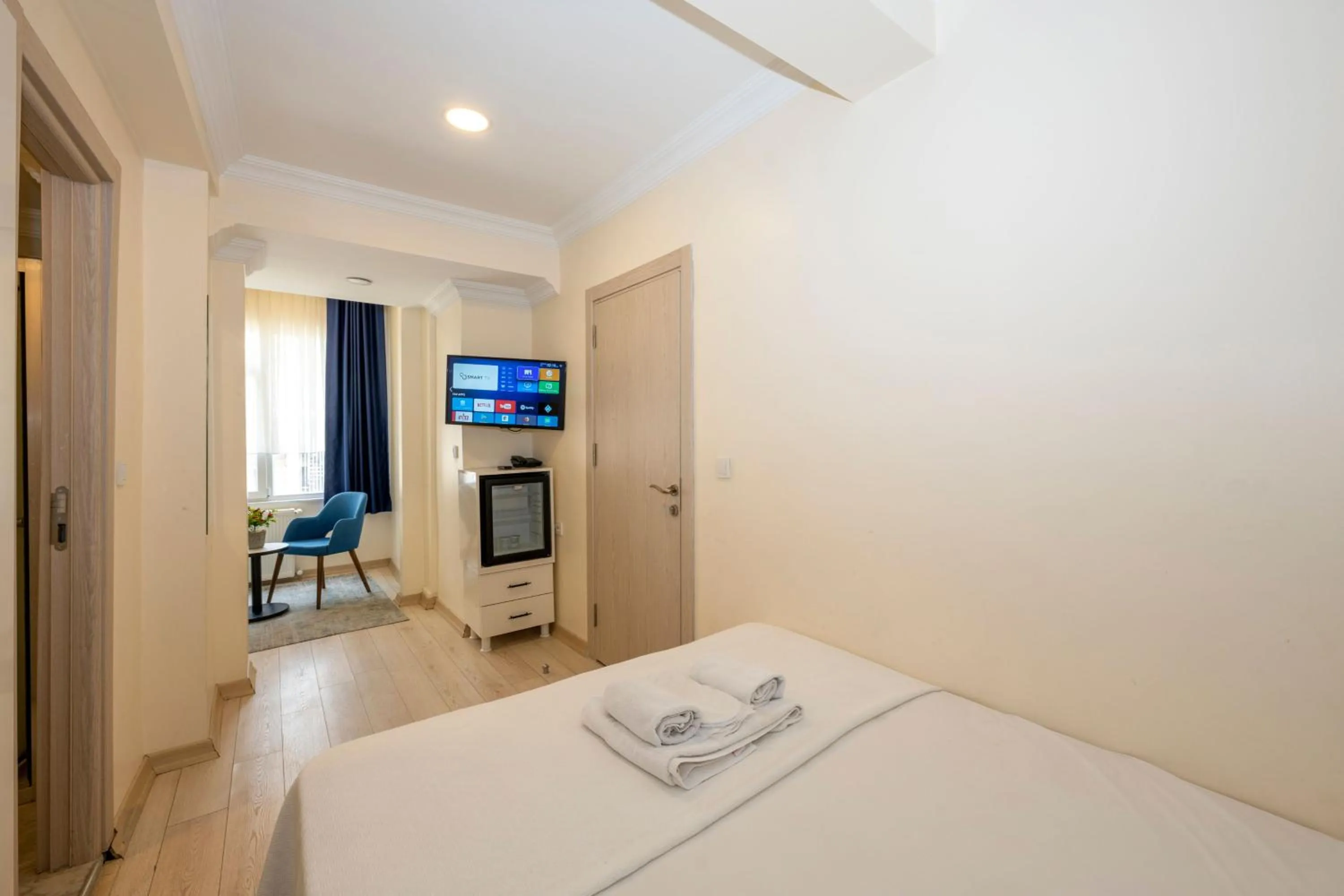 TV and multimedia, Bed in Hotel Grand İstanbul