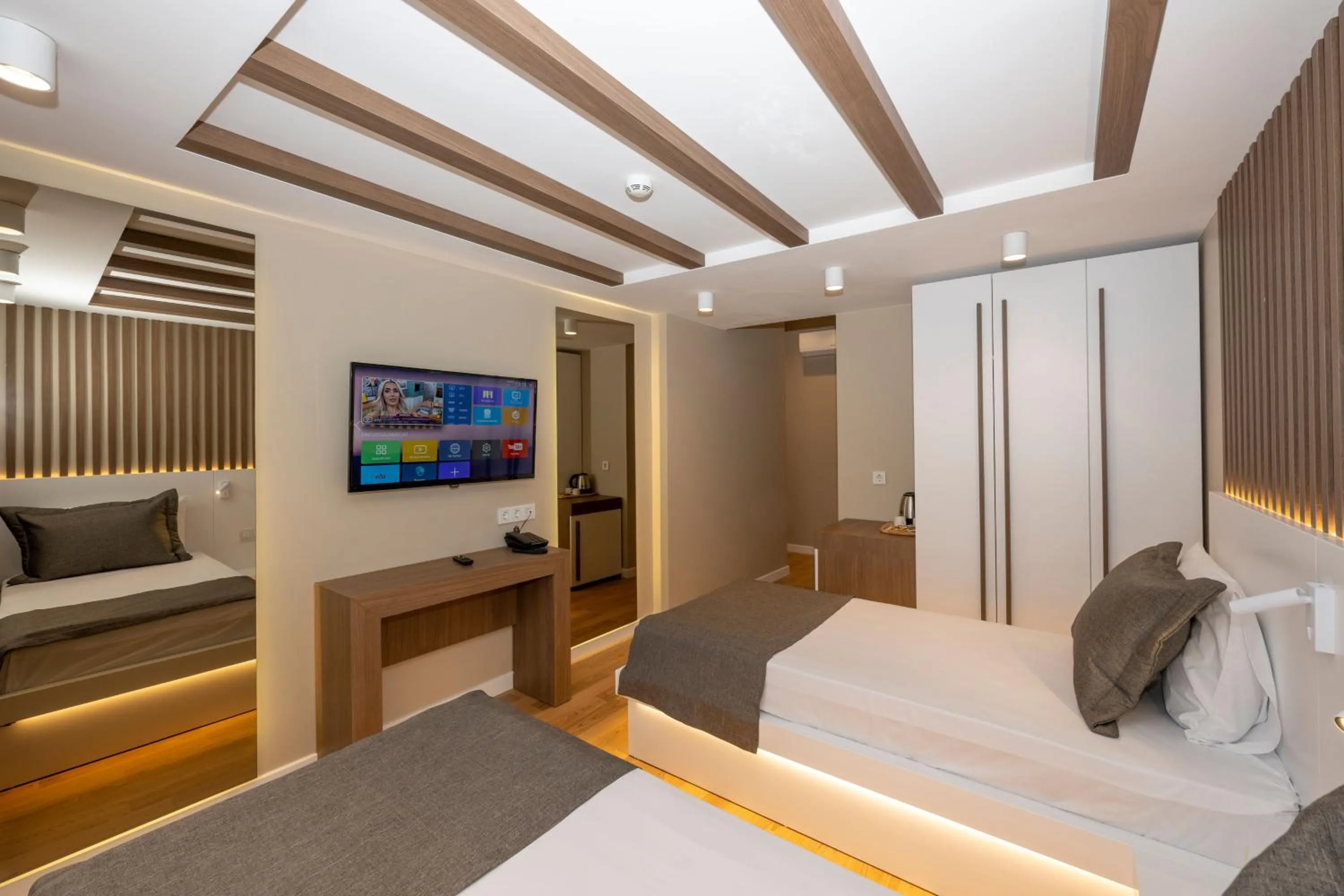 TV and multimedia, Bed in Hotel Grand İstanbul