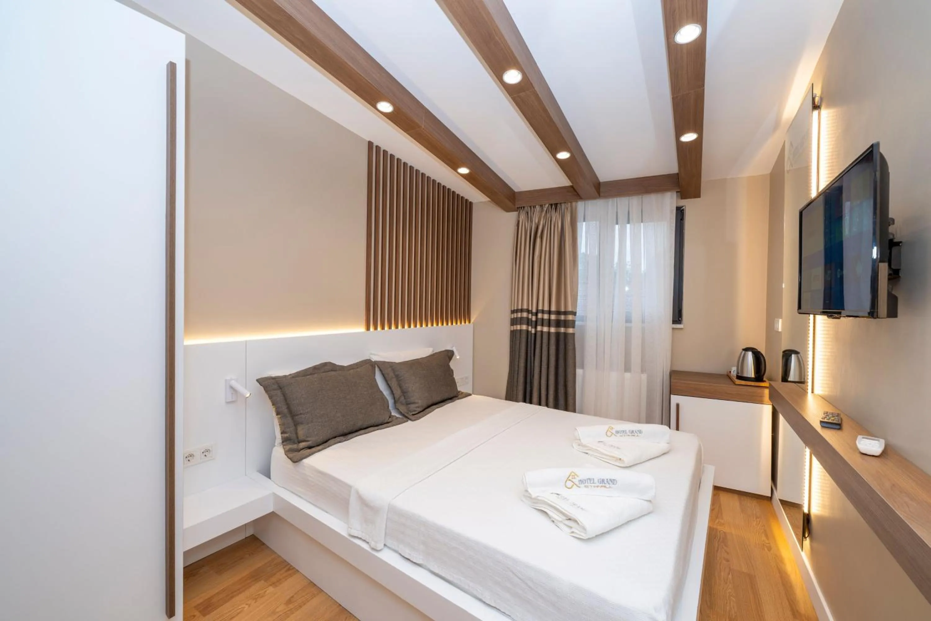 Bed in Hotel Grand İstanbul