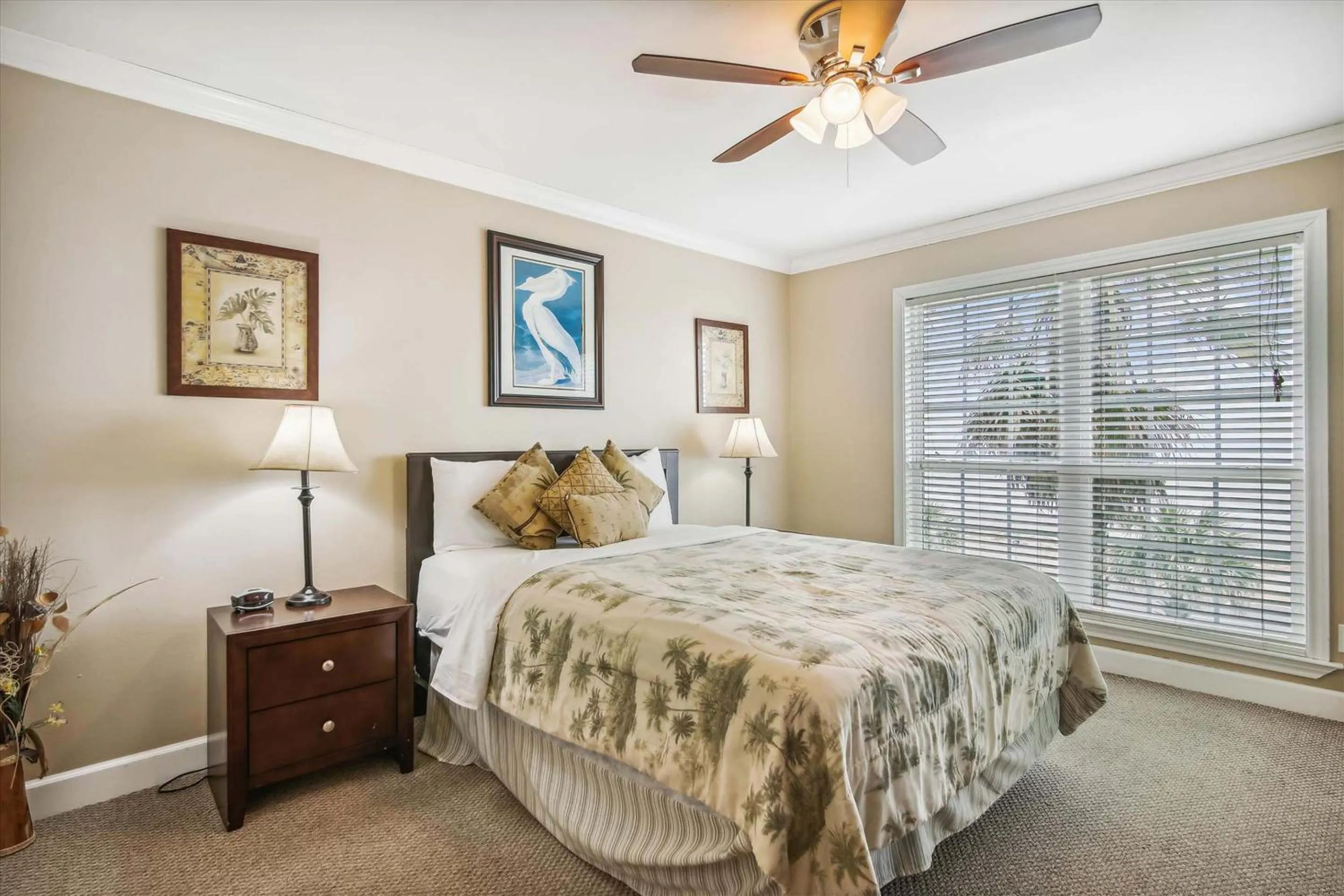 Property building, Bed in Dawn 1037-The Regal Seagull