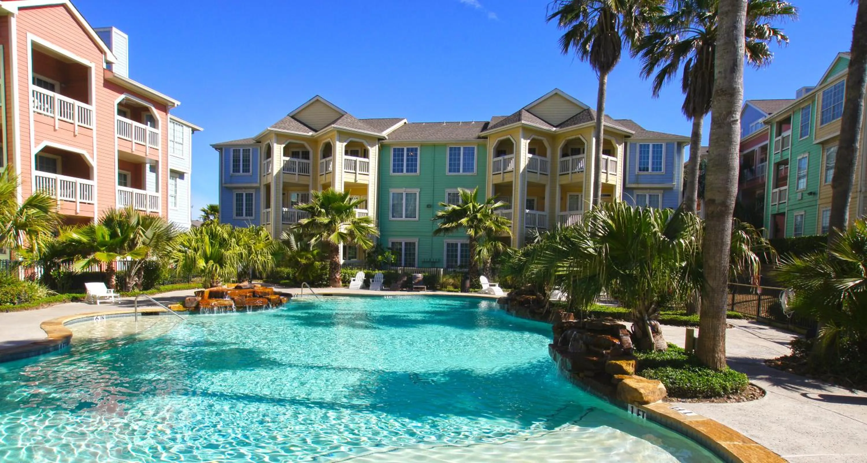 Swimming pool in Dawn 512-Tropical Lagoon