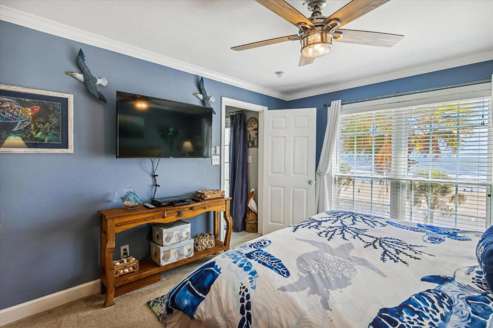 Property building, Bed in Dawn 236-Turtle Romance