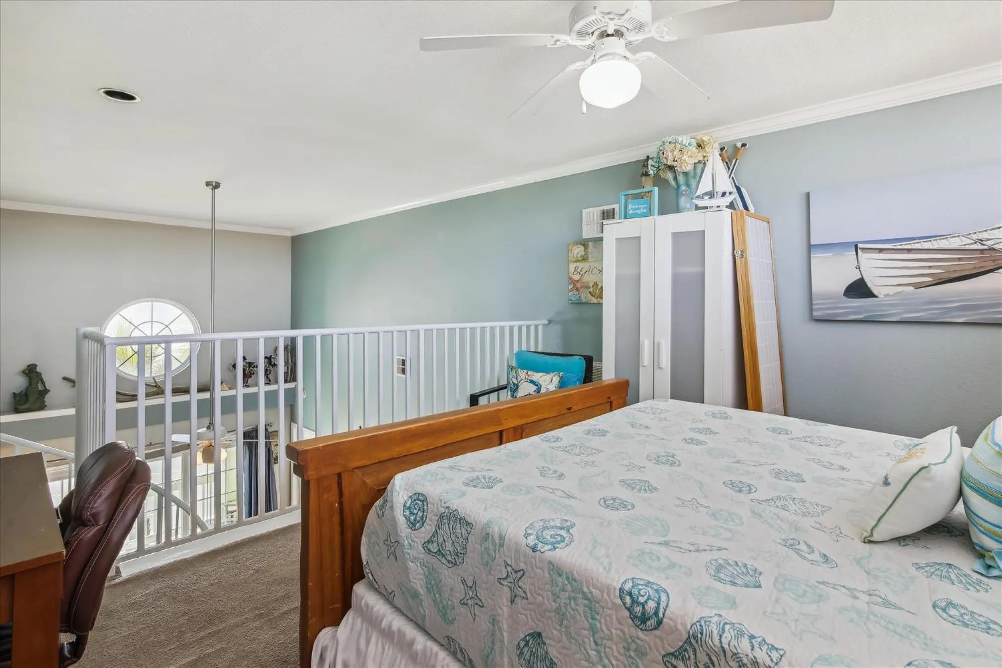 Property building, Bed in Dawn 236-Turtle Romance