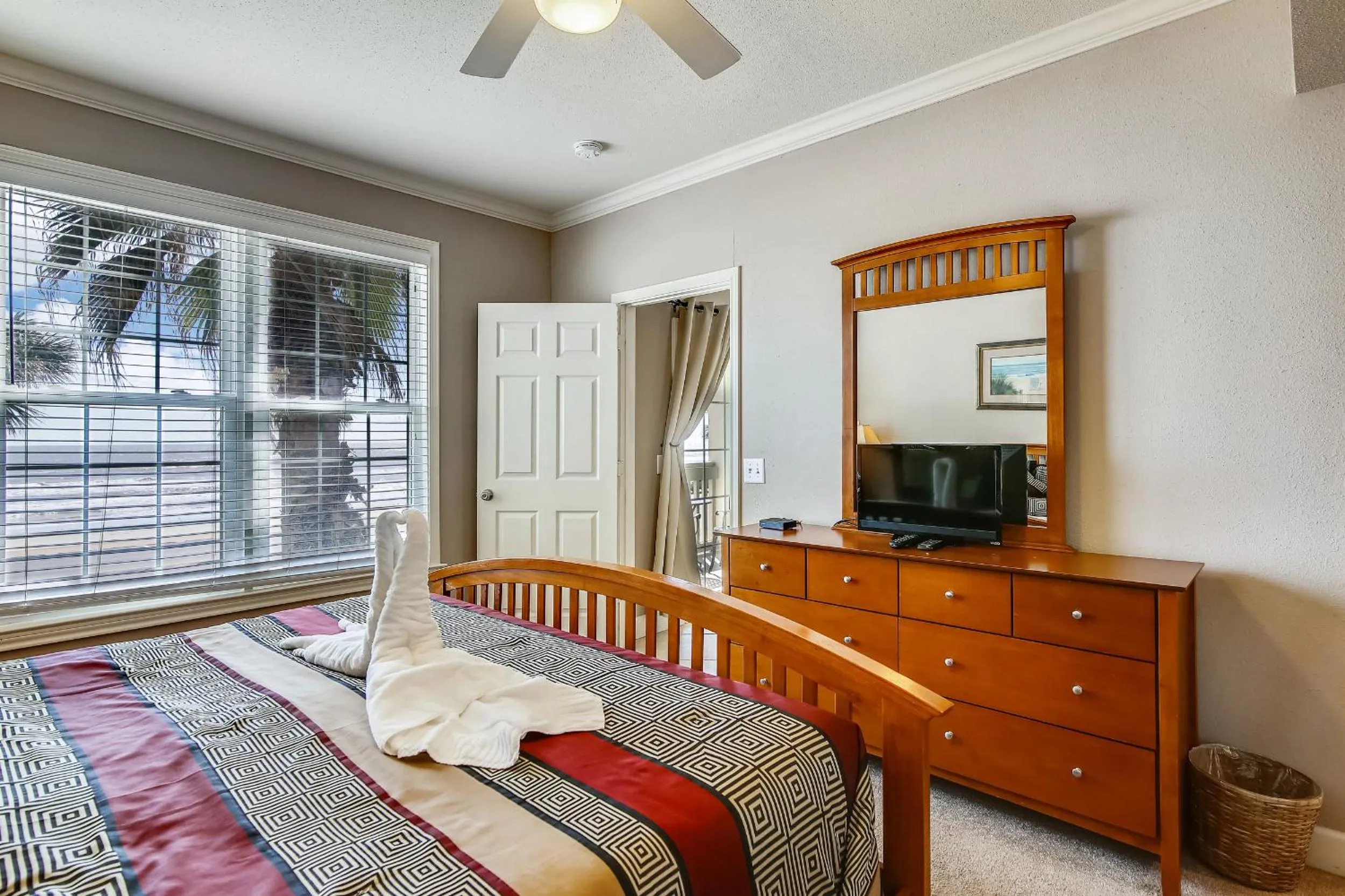 Property building, Bed in Dawn 625