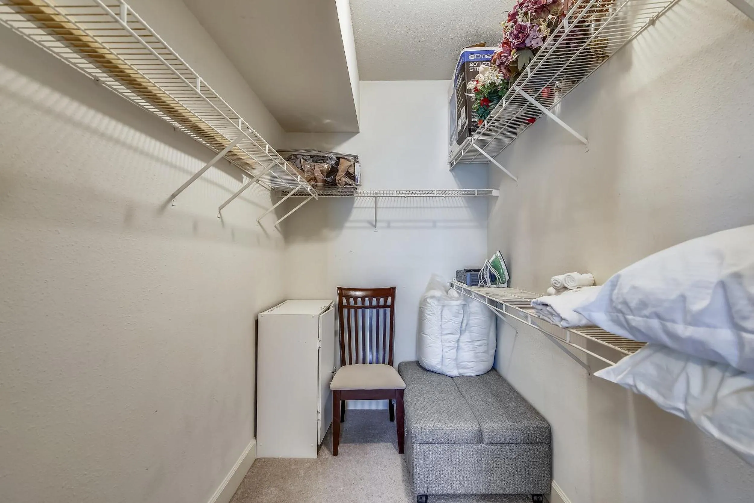 Property building, Bed in Dawn 625