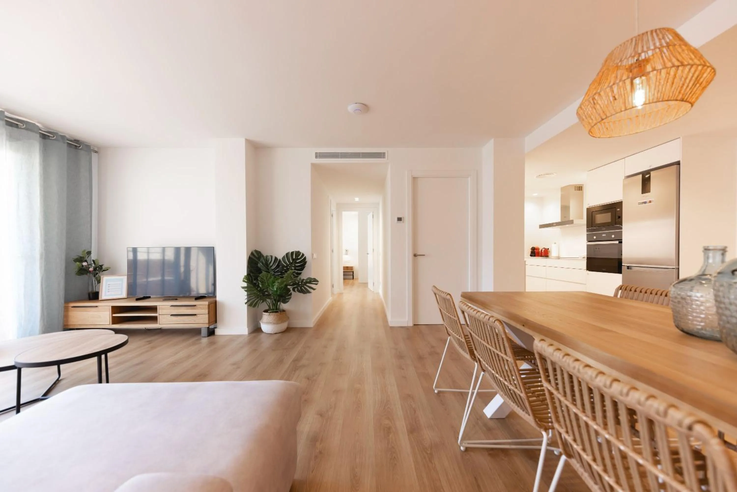 Photo of the whole room in Bravissimo Falcó, 3 bedrooms and balcony