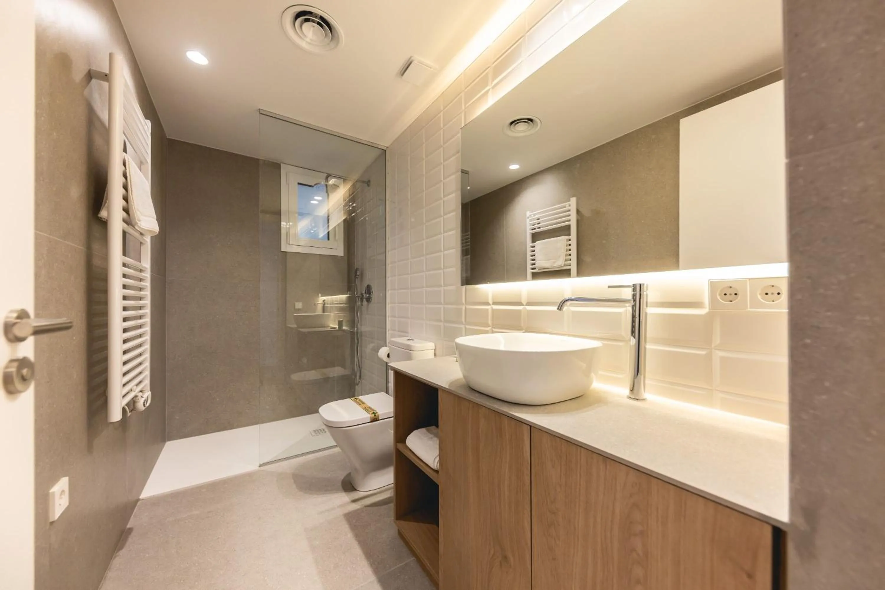 Bathroom in Bravissimo Domènica, 2 bedrooms and balcony