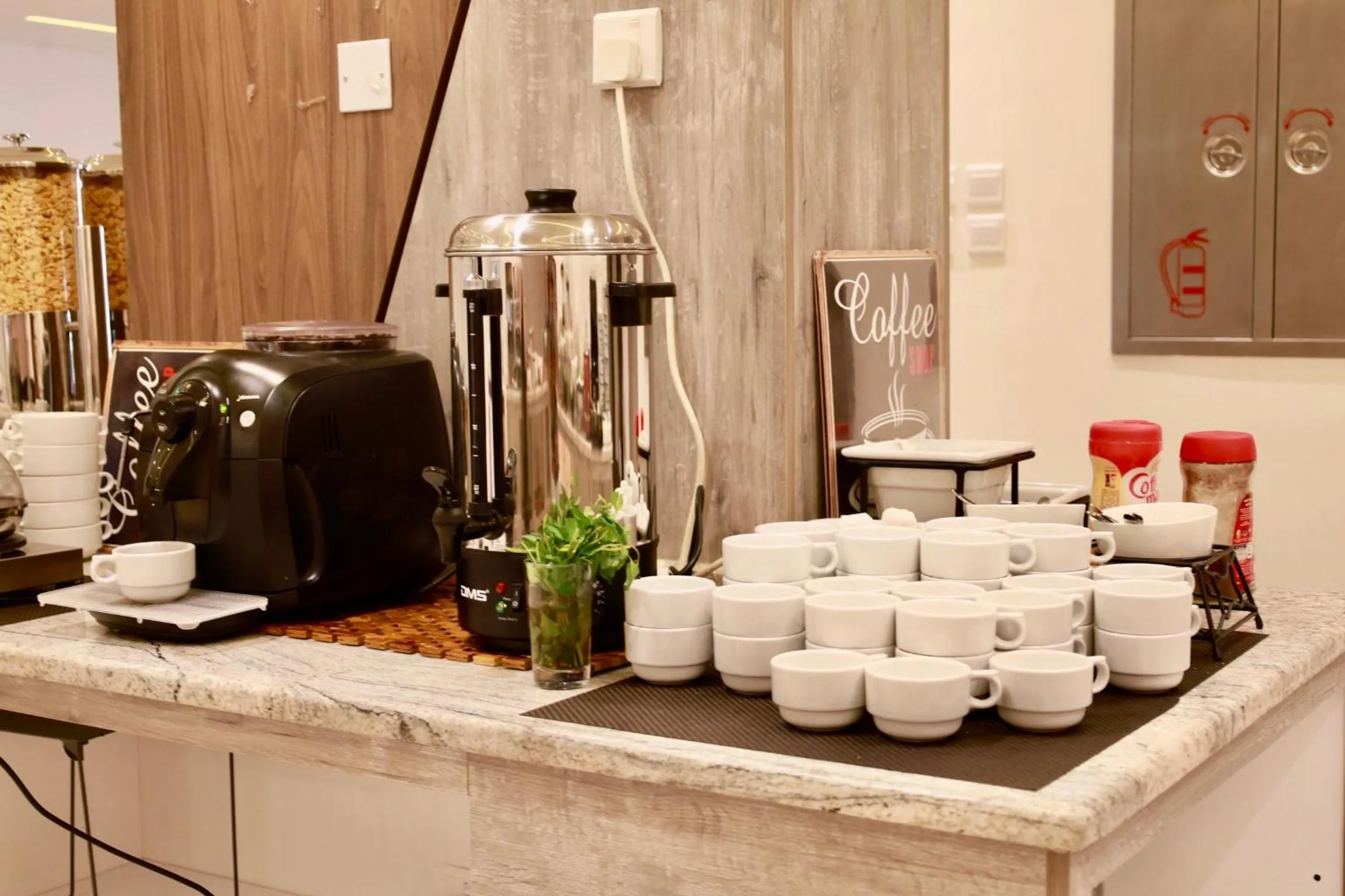 Restaurant/places to eat in Luciana Hotel by FHM