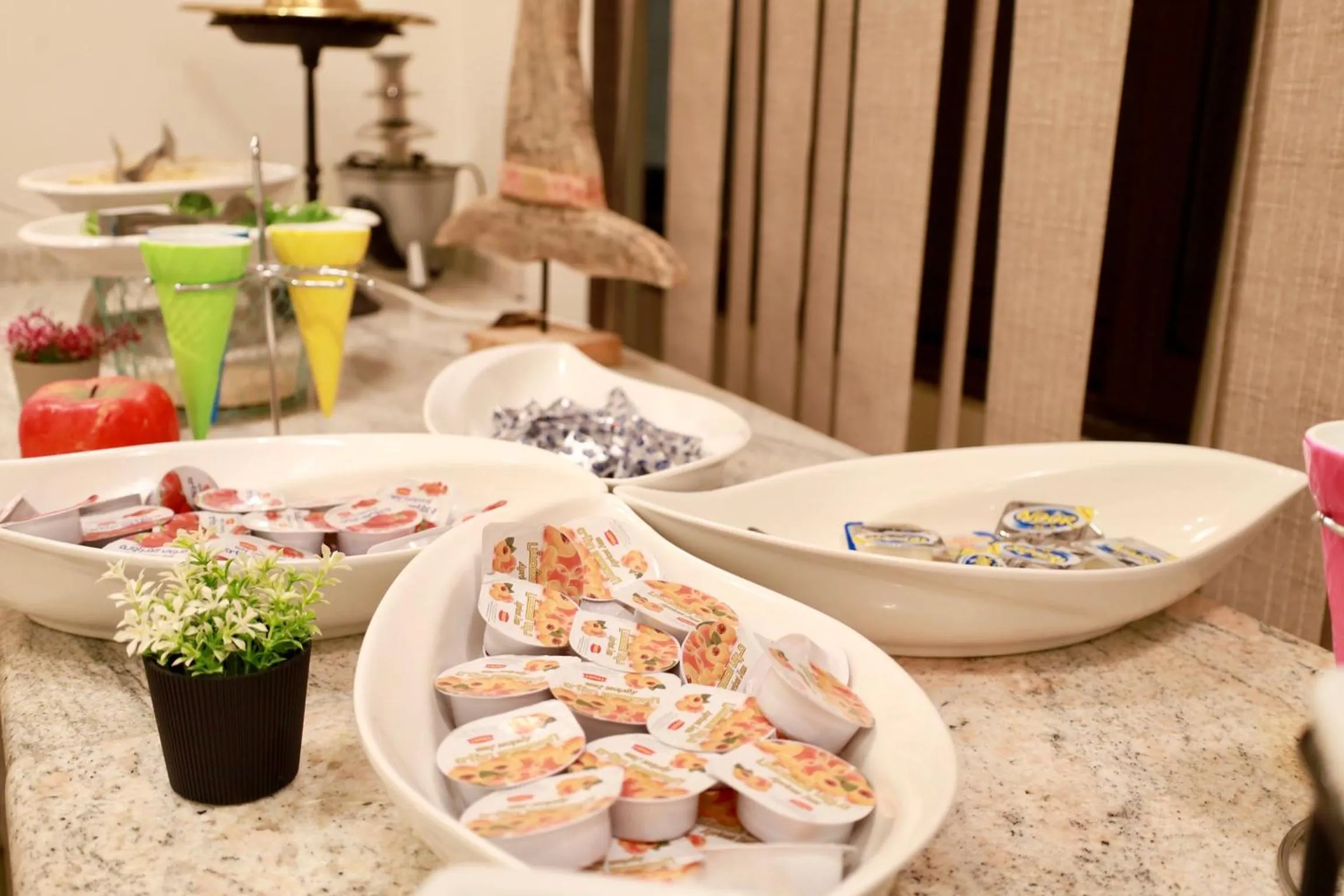 Restaurant/places to eat in Luciana Hotel by FHM