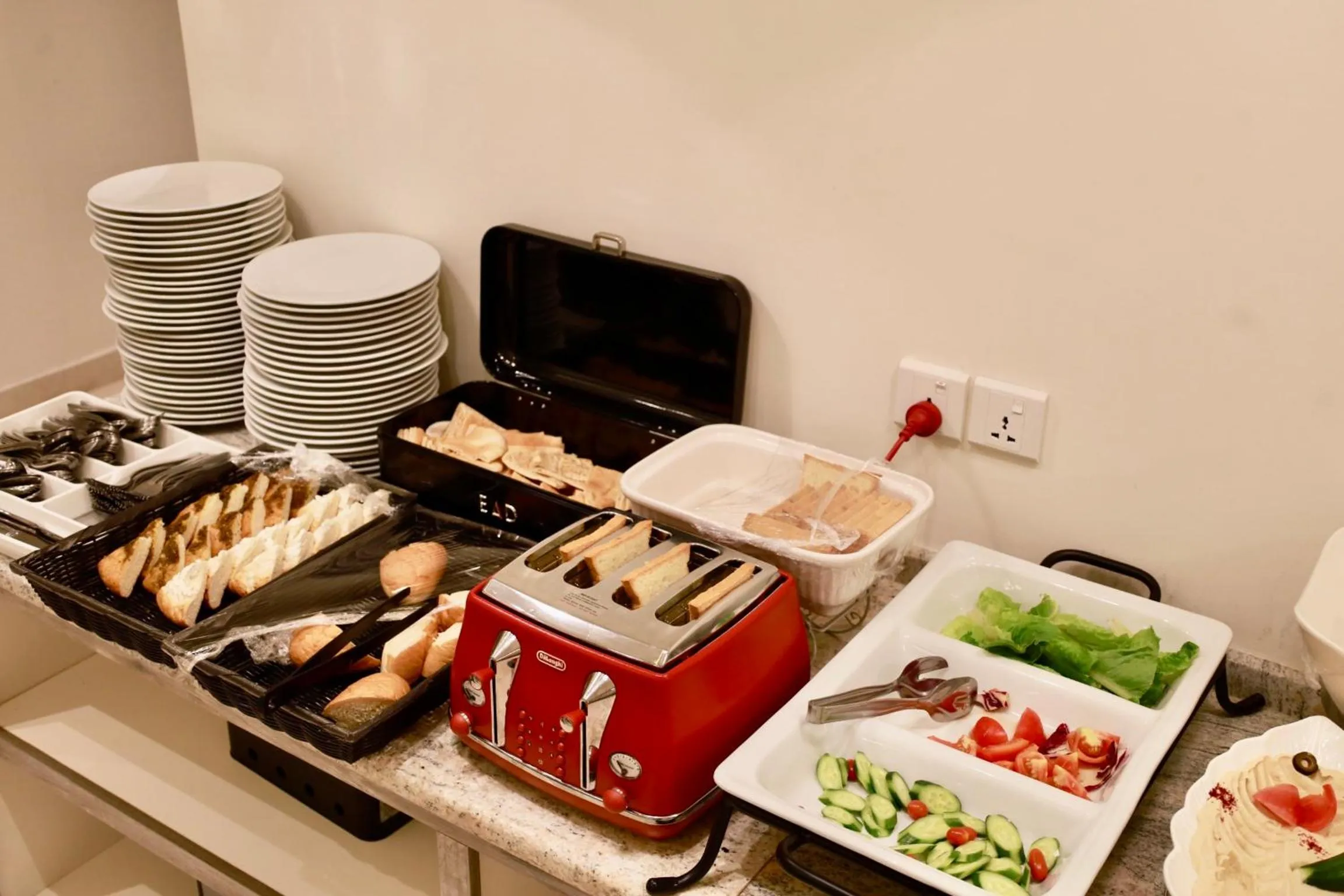 Restaurant/places to eat in Luciana Hotel by FHM