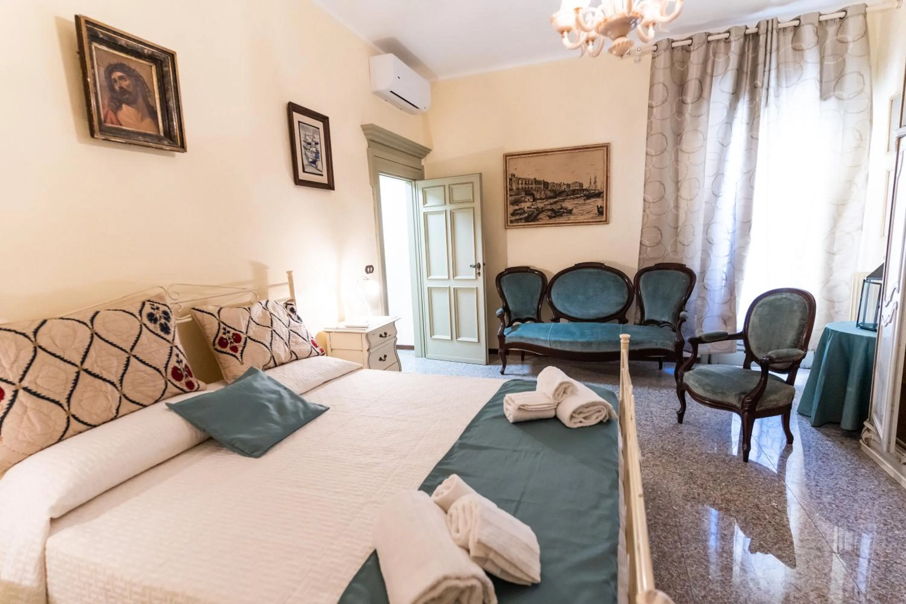 Deluxe Quadruple Room in Errico Suite e Rooms